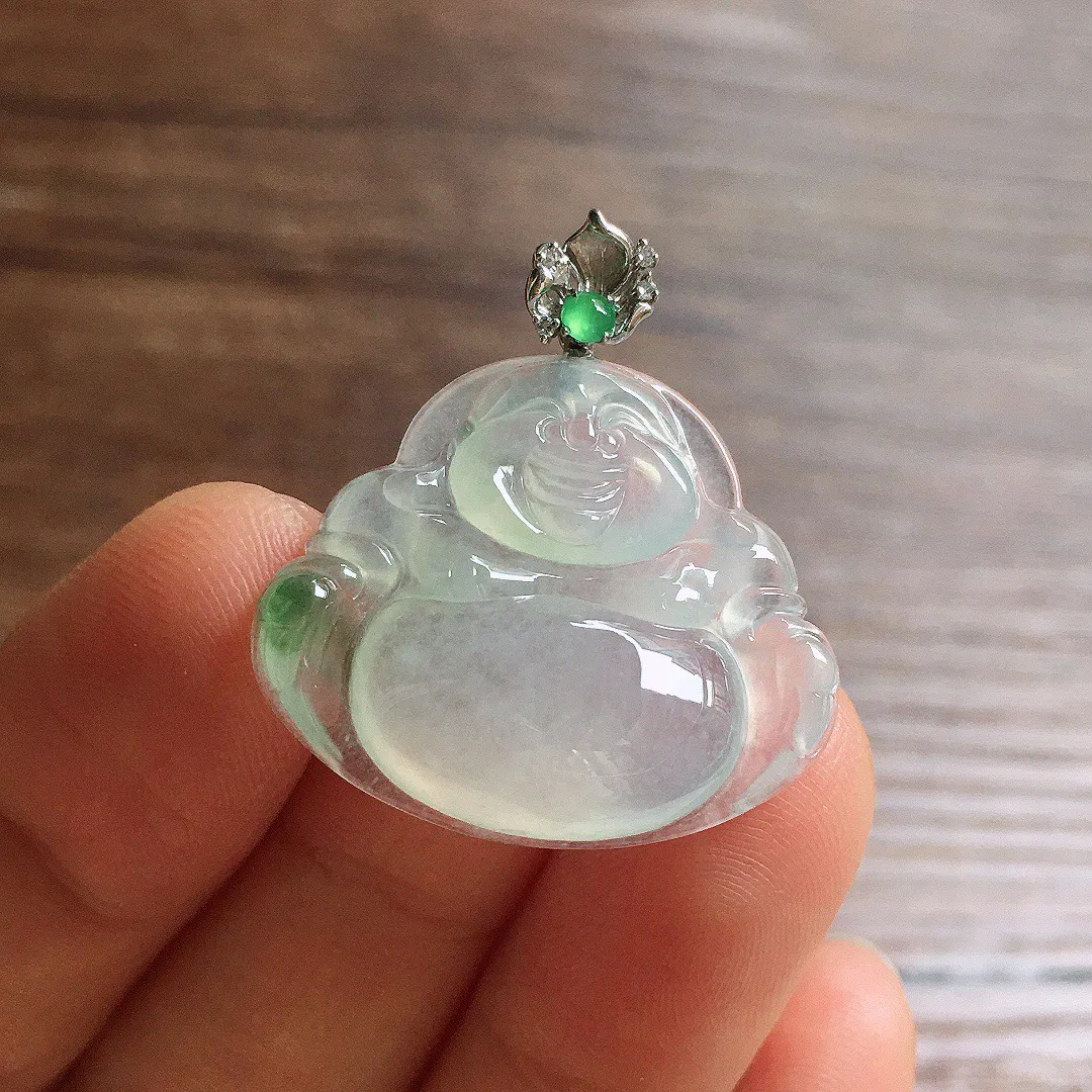 冰飘花笑佛吊坠，18k金镶嵌，冰润细腻，品相好，种水足，整体尺寸27.8*25.6*5.4