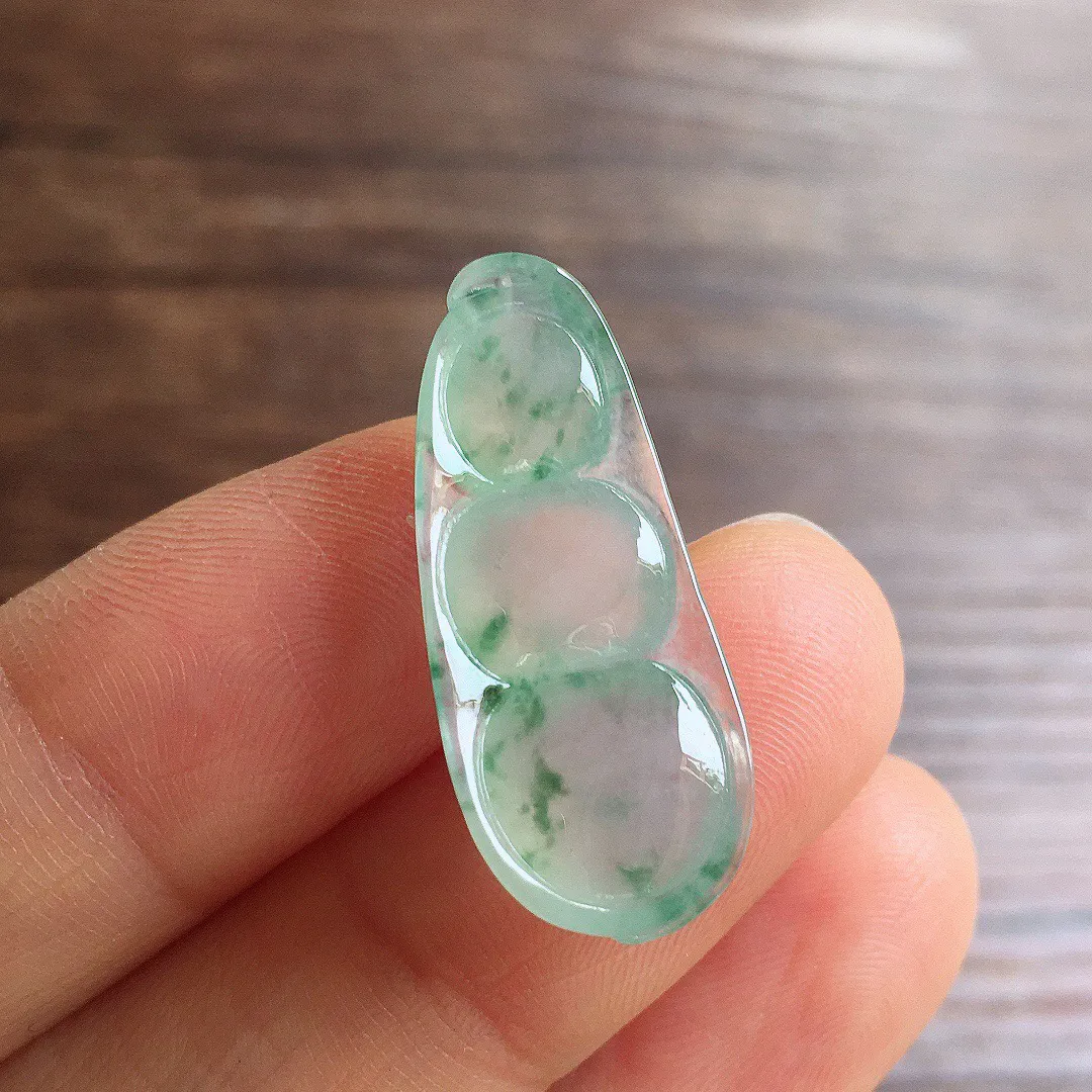 冰飘花福豆，冰润饱满，玉质细腻，种水足，整体尺寸27.2*11.5*4.8