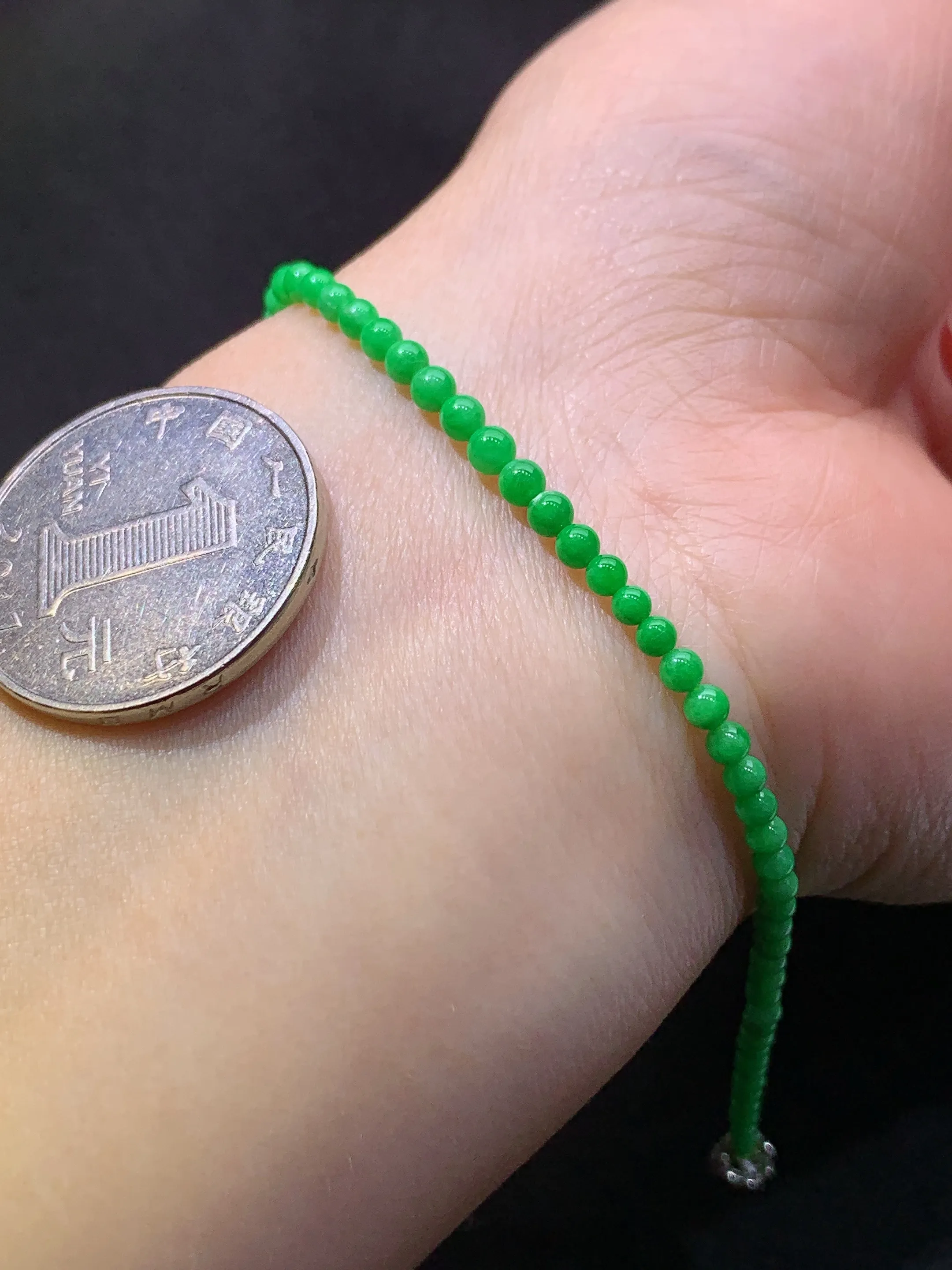 冰阳绿小米珠手串，手链，冰润色阳，玉质细腻，种水足 整体尺寸3