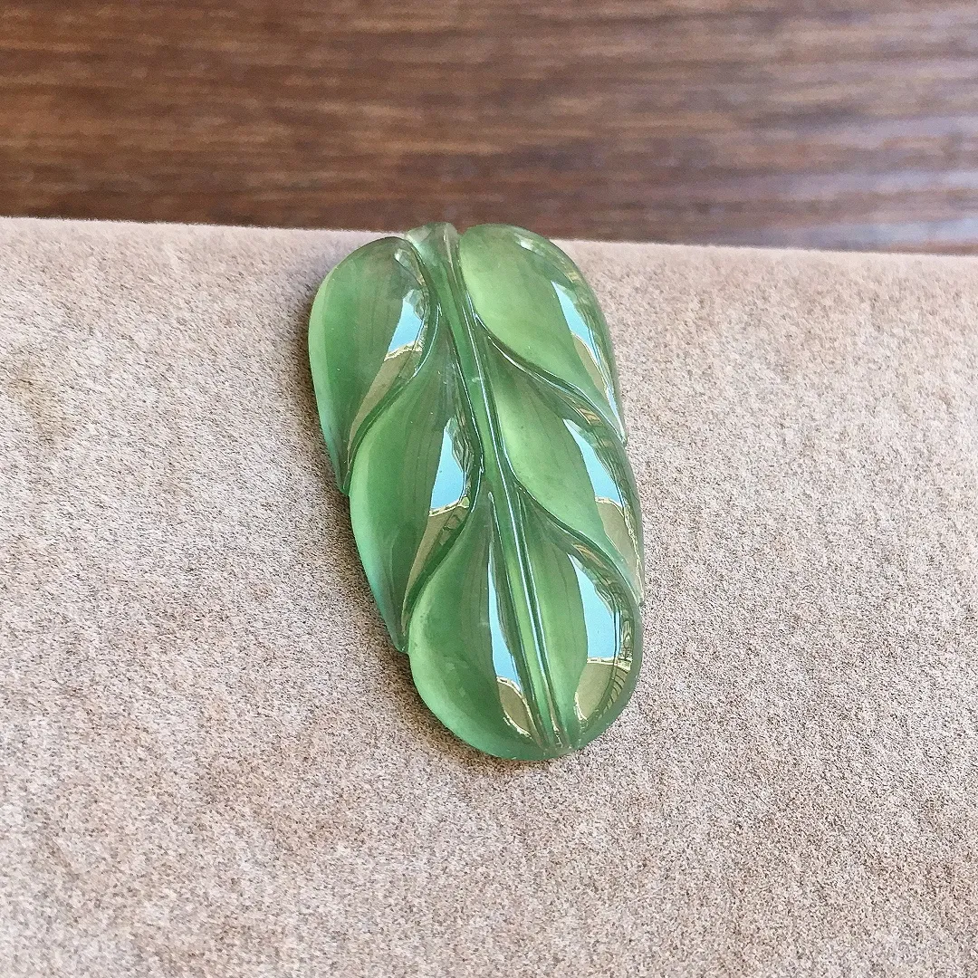 冰晴底树叶，镶嵌佳品，冰润细腻，种水足，整体尺寸25.9*14*2.8