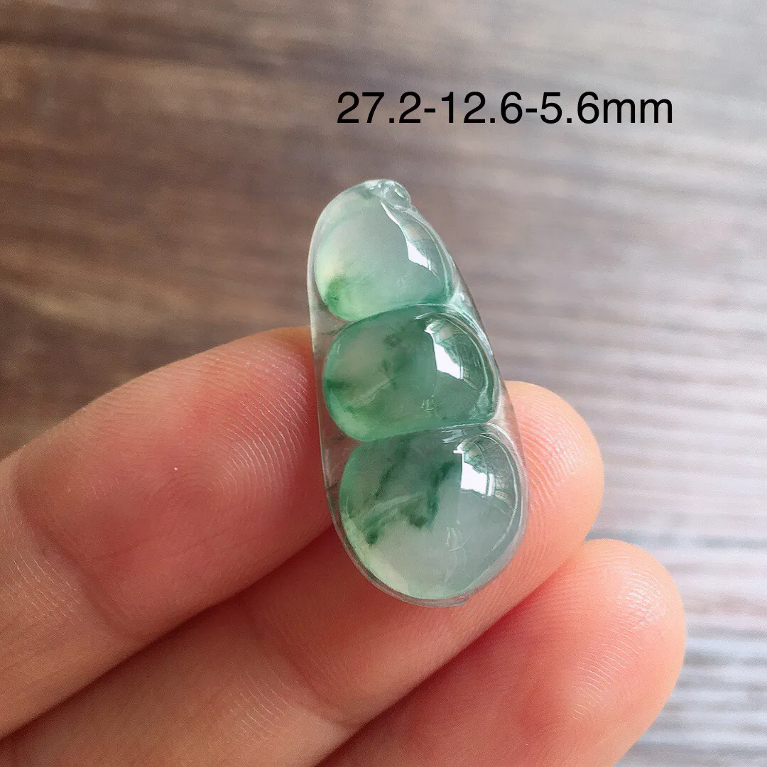 冰飘花福豆，镶嵌佳品，冰润细腻，种水足，整体尺寸27.2*12.6*5.6