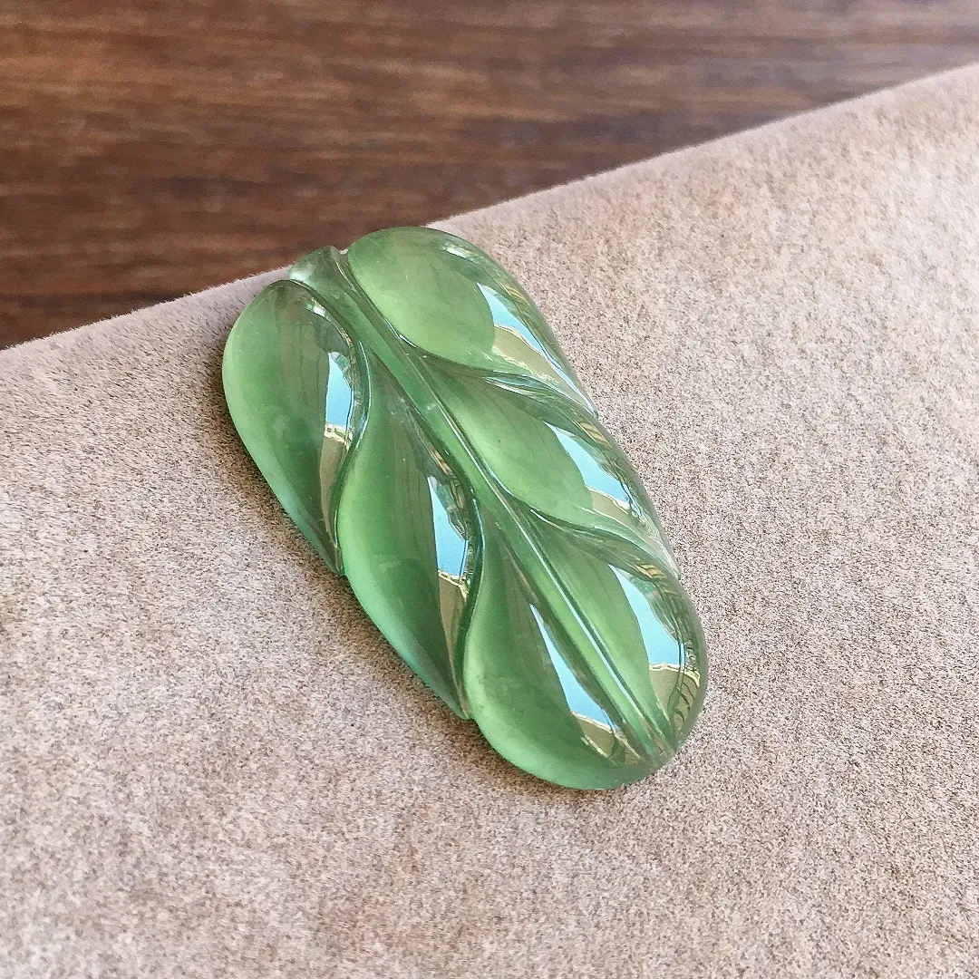 冰晴底树叶，镶嵌佳品，冰润细腻，种水足，整体尺寸25.9*14*2.8