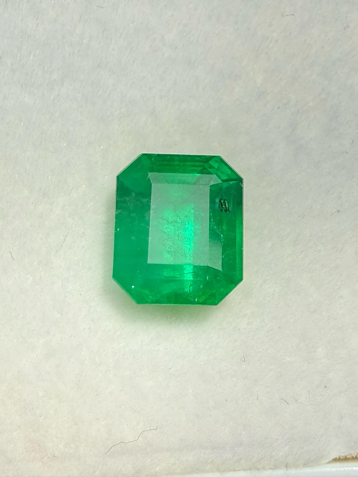 3.71ct天然祖母绿裸石，尺寸9.6*8*6.9 毫米，晶体微棉，颜色美艳