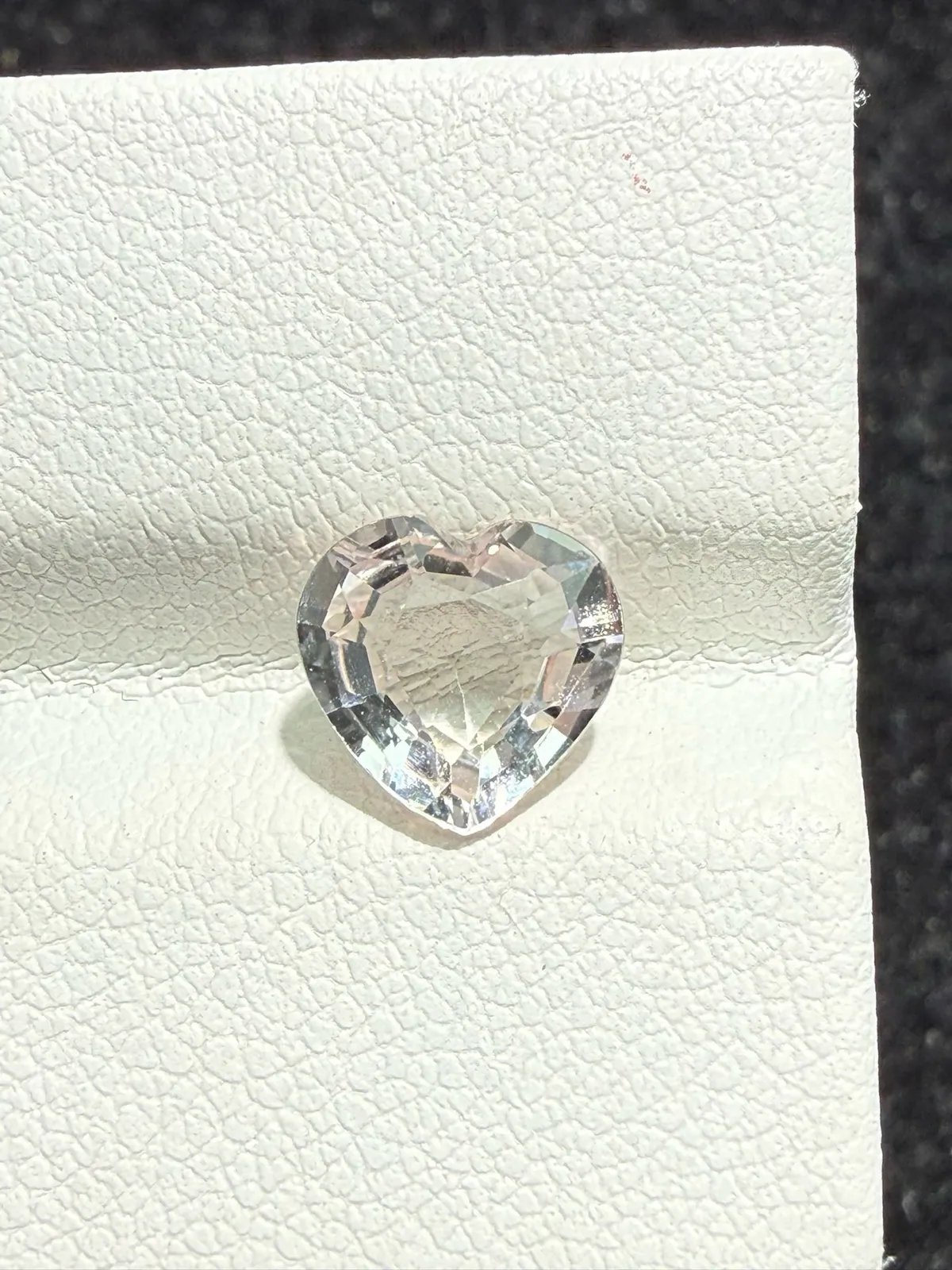 1.275ct天然摩根石裸石，颜色美艳，晶体通透，火彩足，尺寸7.9*7.6*3.8mm