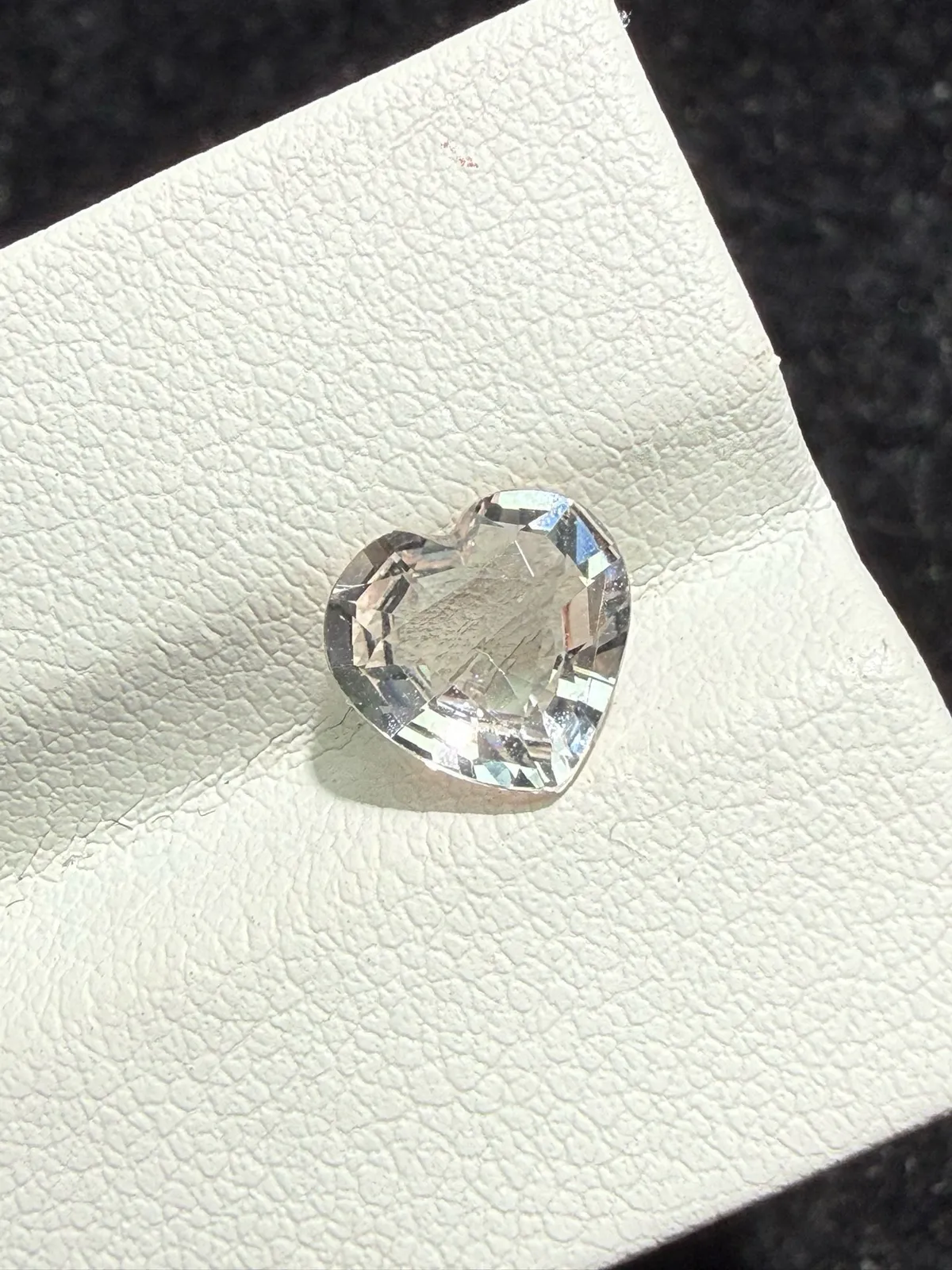 1.275ct天然摩根石裸石，颜色美艳，晶体通透，火彩足，尺寸7.9*7.6*3.8mm