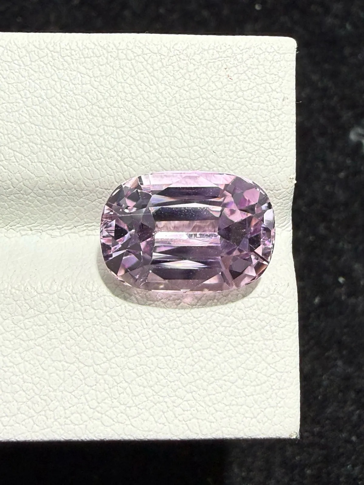 6.715ct天然紫锂辉裸石，颜色美艳，晶体干净，火彩足，尺寸12.7×8.9×7.4mm