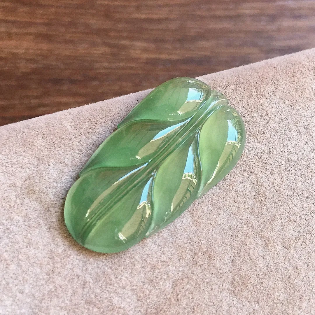 冰晴底树叶，镶嵌佳品，冰润细腻，种水足，整体尺寸25.9*14*2.8