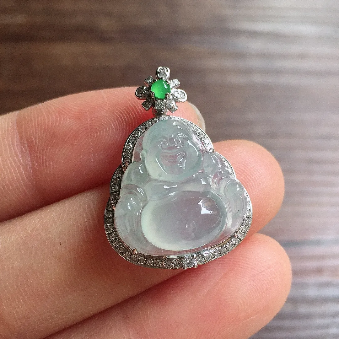 冰种笑佛吊坠，18k金镶嵌，冰润细腻，品相好，种水足 整体尺寸26.6*18.6*9.7