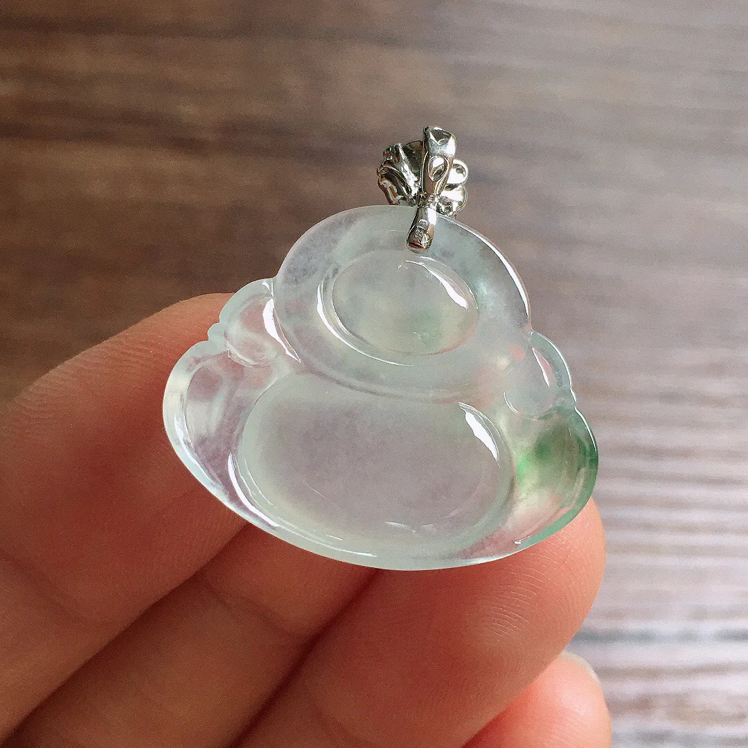 冰飘花笑佛吊坠，18k金镶嵌，冰润细腻，品相好，种水足，整体尺寸27.8*25.6*5.4