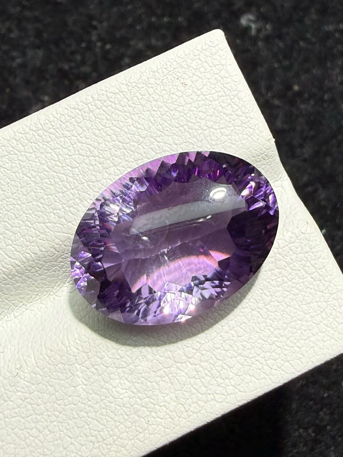 13.065ct天然紫水晶裸石，尺寸18*13*9.3mm，颜色美艳 ，晶体通透，火彩足