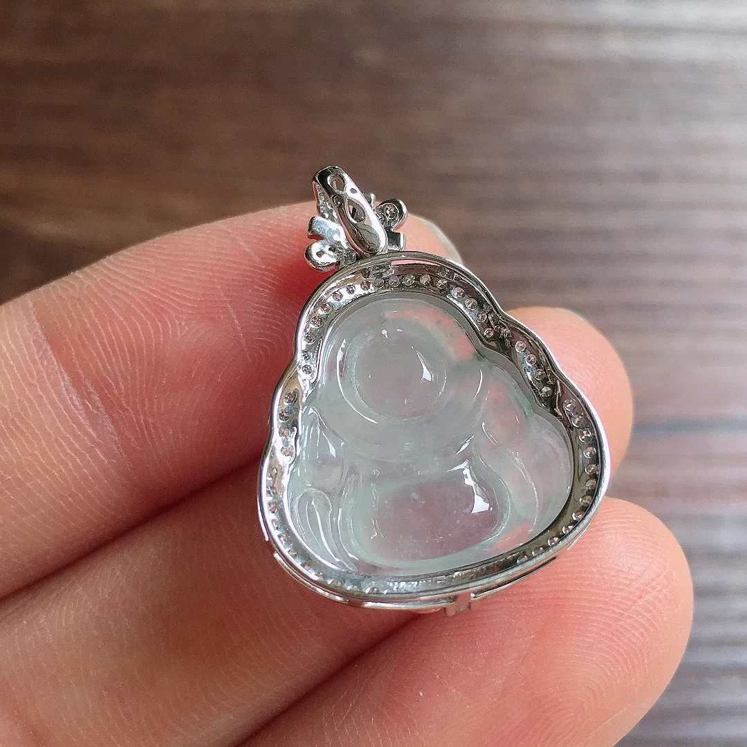 冰种笑佛吊坠，18k金镶嵌，冰润细腻，品相好，种水足 整体尺寸26.6*18.6*9.7