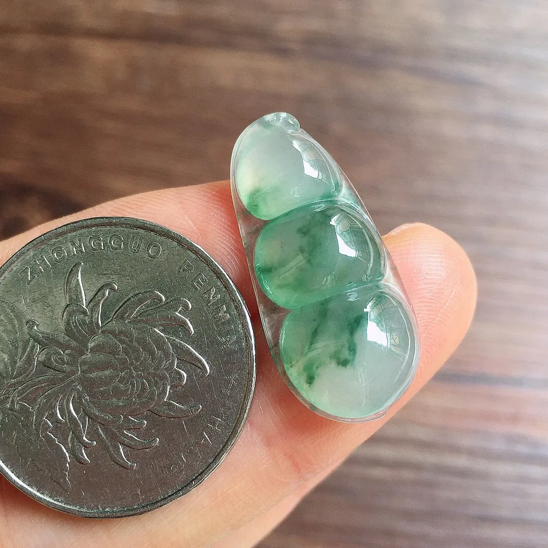 冰飘花福豆，镶嵌佳品，冰润细腻，种水足，整体尺寸27.2*12.6*5.6