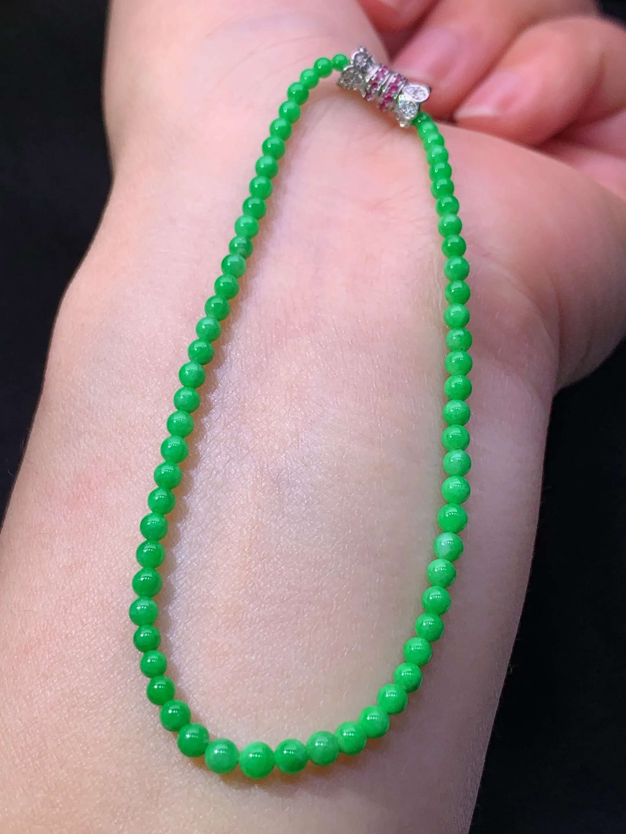 冰阳绿小米珠手串，手链，冰润色阳，玉质细腻，种水足 整体尺寸3