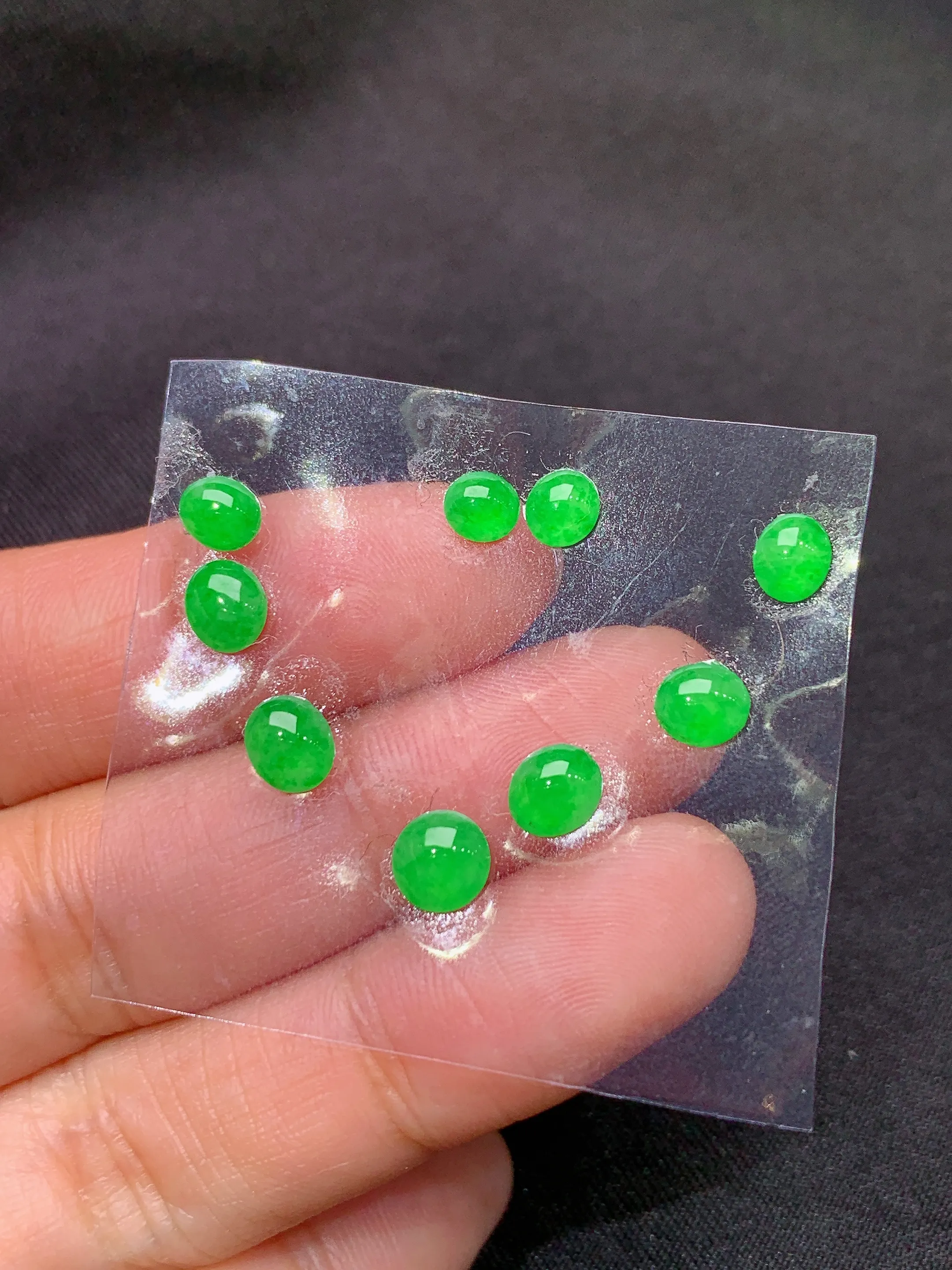 冰阳绿蛋面一手，镶嵌佳品，冰润色阳，种水足，整体尺寸4.6*2