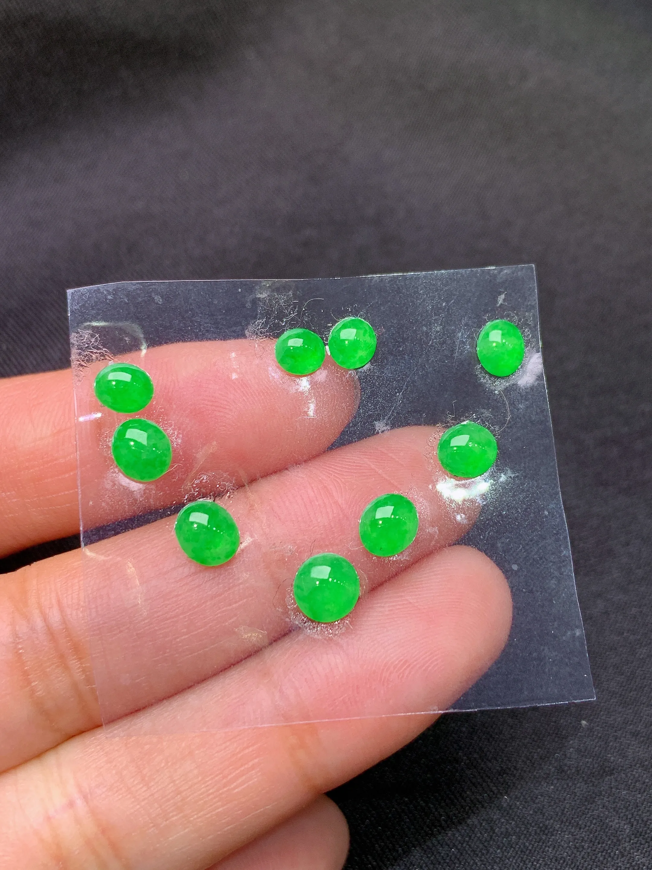 冰阳绿蛋面一手，镶嵌佳品，冰润色阳，种水足，整体尺寸4.6*2