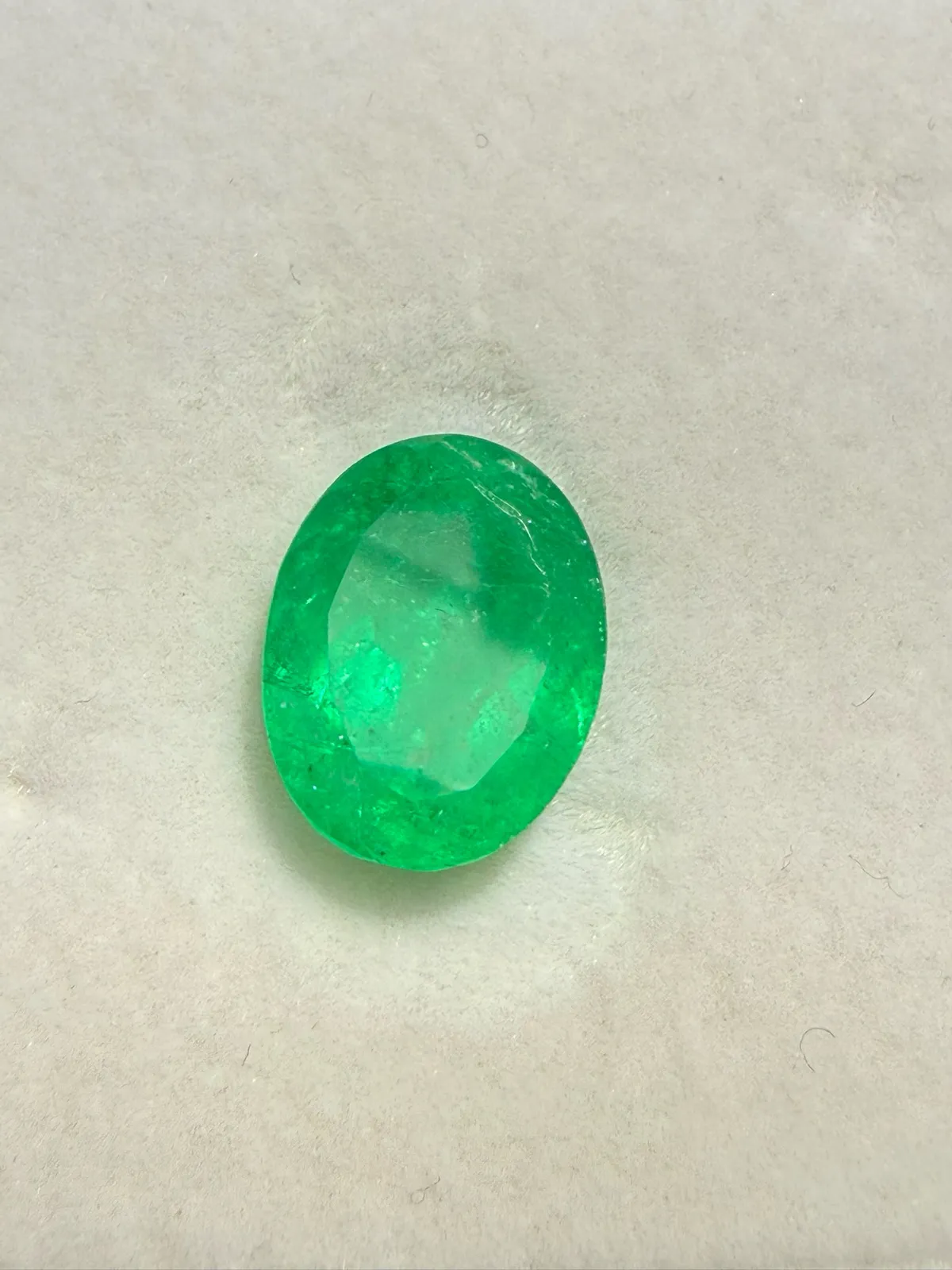 6.345ct天然哥伦比亚祖母绿裸石，尺寸13.3*10.3*7.3 毫米，晶体微棉，颜色美艳