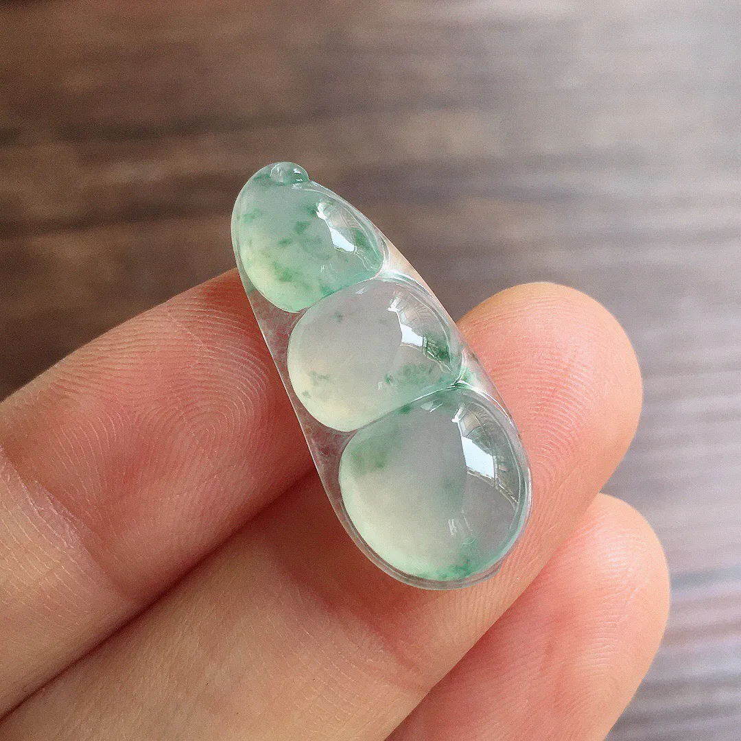 冰飘花福豆，冰润饱满，玉质细腻，种水足，整体尺寸27.2*11.5*4.8