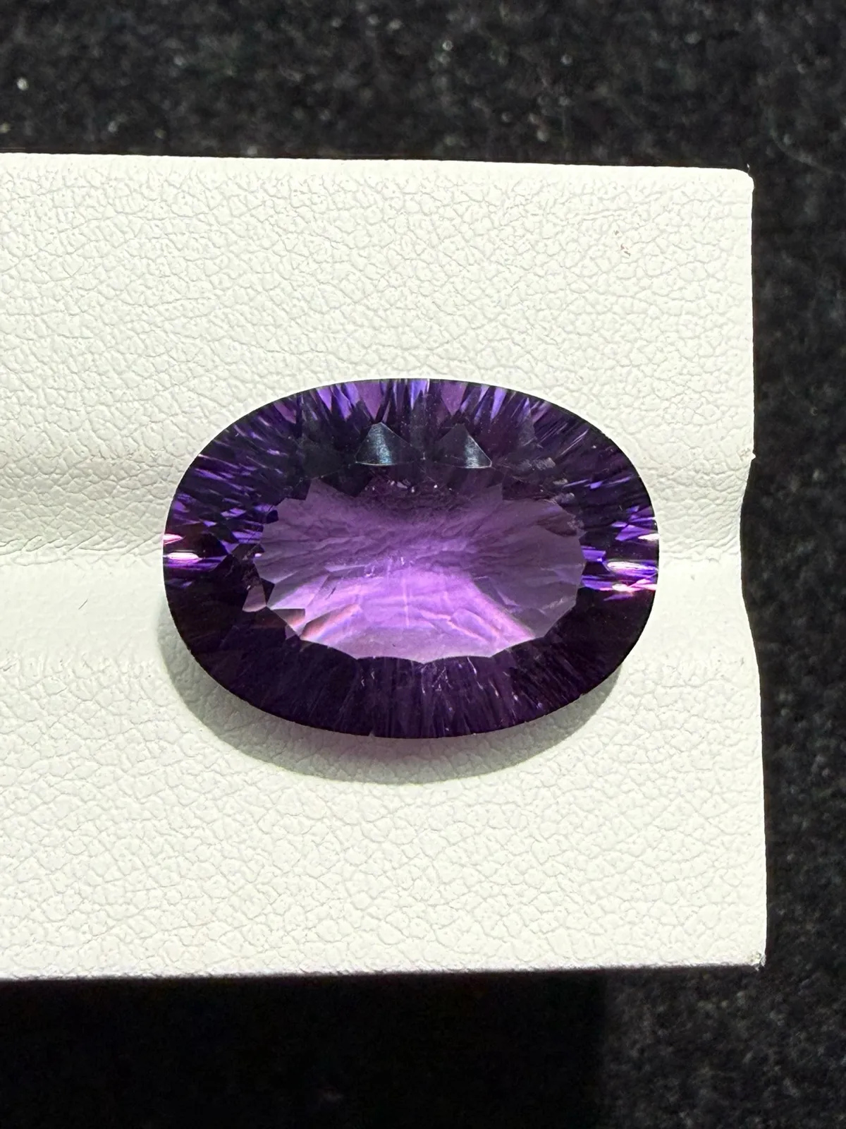 11.78ct天然紫水晶裸石，尺寸17.7*12.8*8.4mm，颜色美艳 ，晶体通透，火彩足