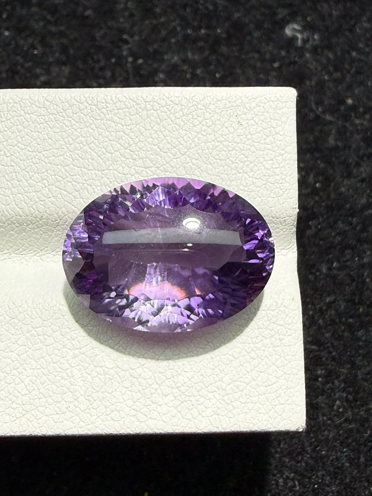 13.065ct天然紫水晶裸石，尺寸18*13*9.3mm，颜色美艳 ，晶体通透，火彩足