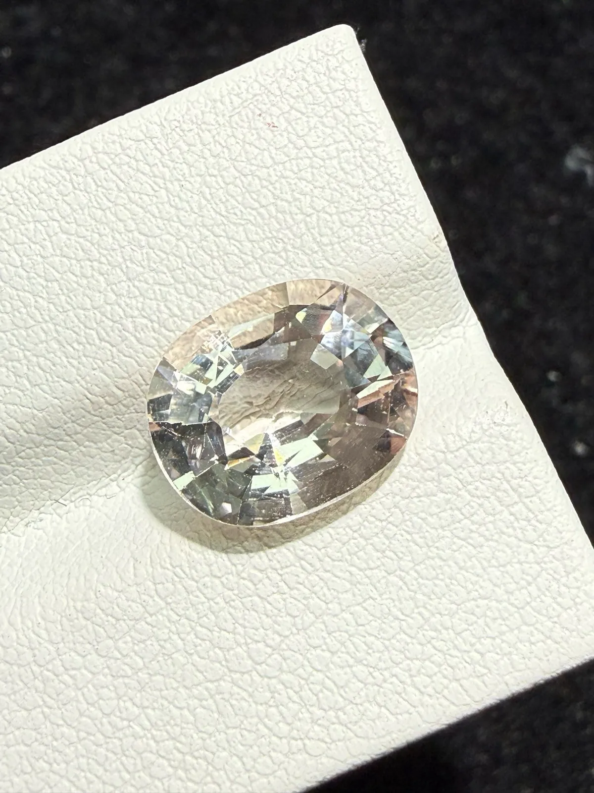 4.41ct天然摩根石裸石，颜色美艳，晶体通透，火彩足，尺寸11.6*9.6*6.5mm