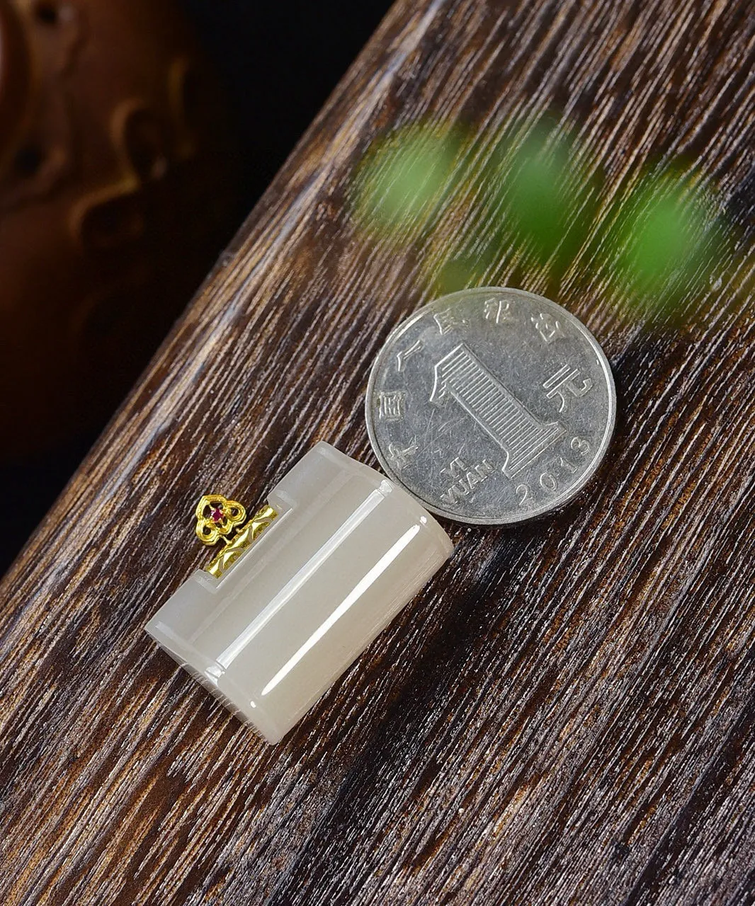 天然和田玉.18K镶嵌.藕粉.长命锁.如意锁.玉质油润.造型精巧.品质保证全国复检.尺寸18.7/25.9/11.7重11.59克.