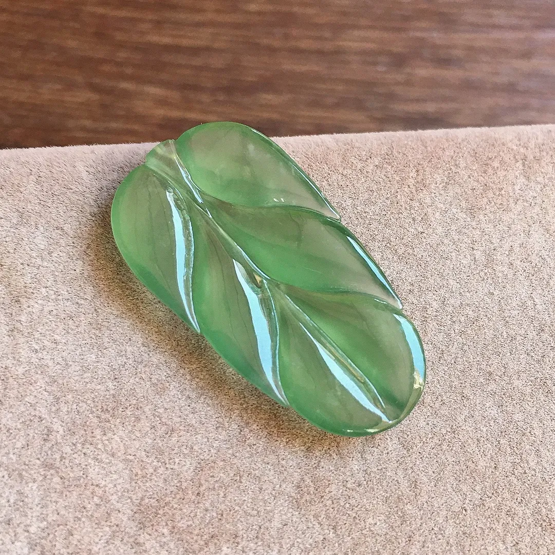 冰晴底树叶，镶嵌佳品，冰润细腻，种水足，整体尺寸25.9*14*2.8