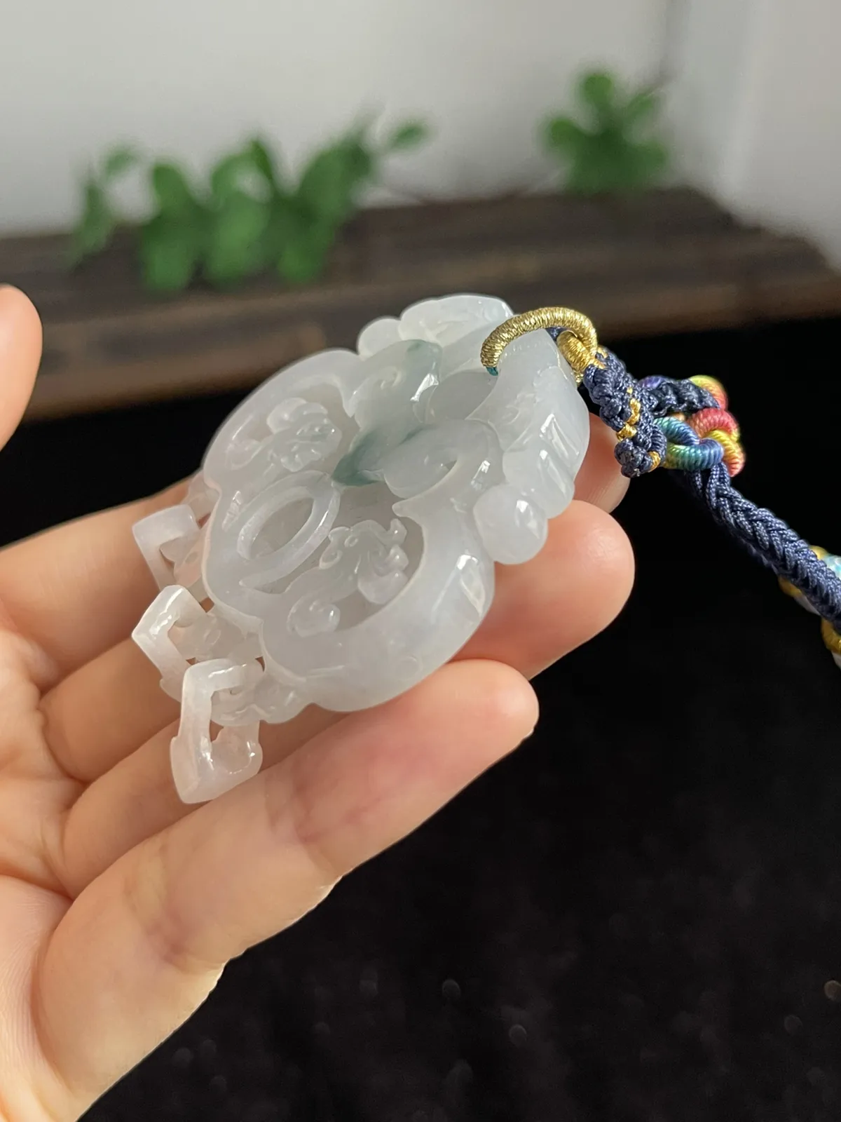 翡翠冰糯种飘绿吊坠