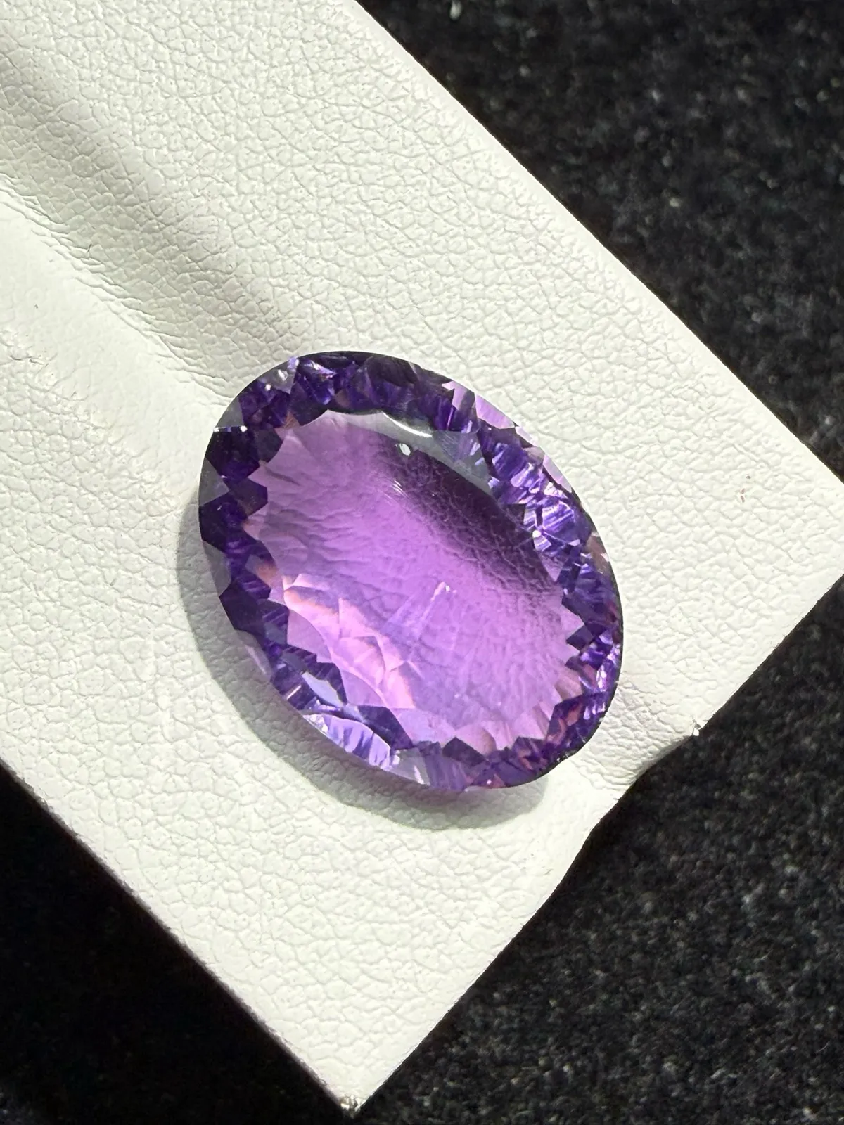 12.555ct天然紫水晶裸石，尺寸18*13*8.5mm，颜色美艳 ，晶体通透，火彩足