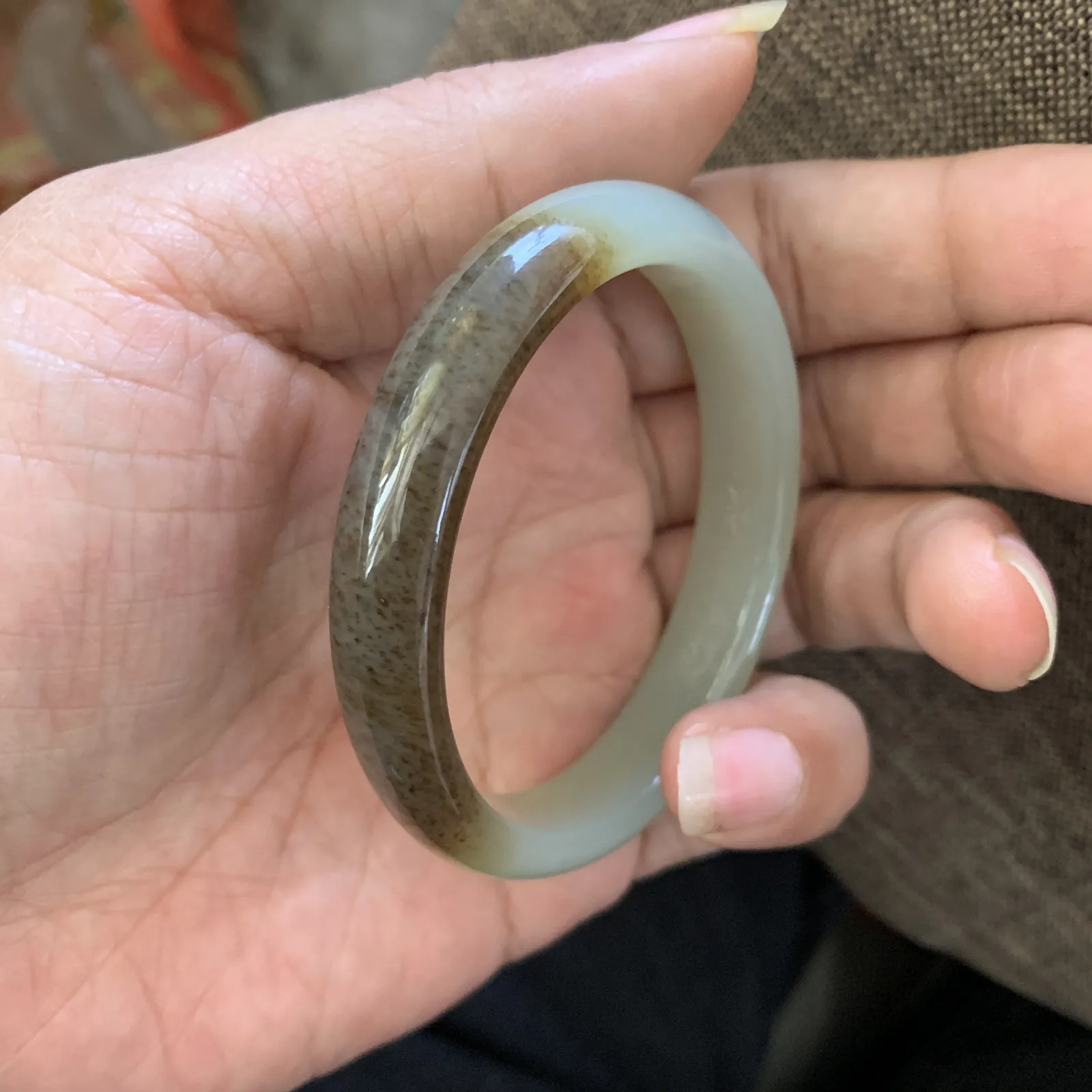 【超低价放楼】实际佩戴50到51圈口可以带，和田玉且末糖料贵妃手镯，内径55.1/45.8宽12重3