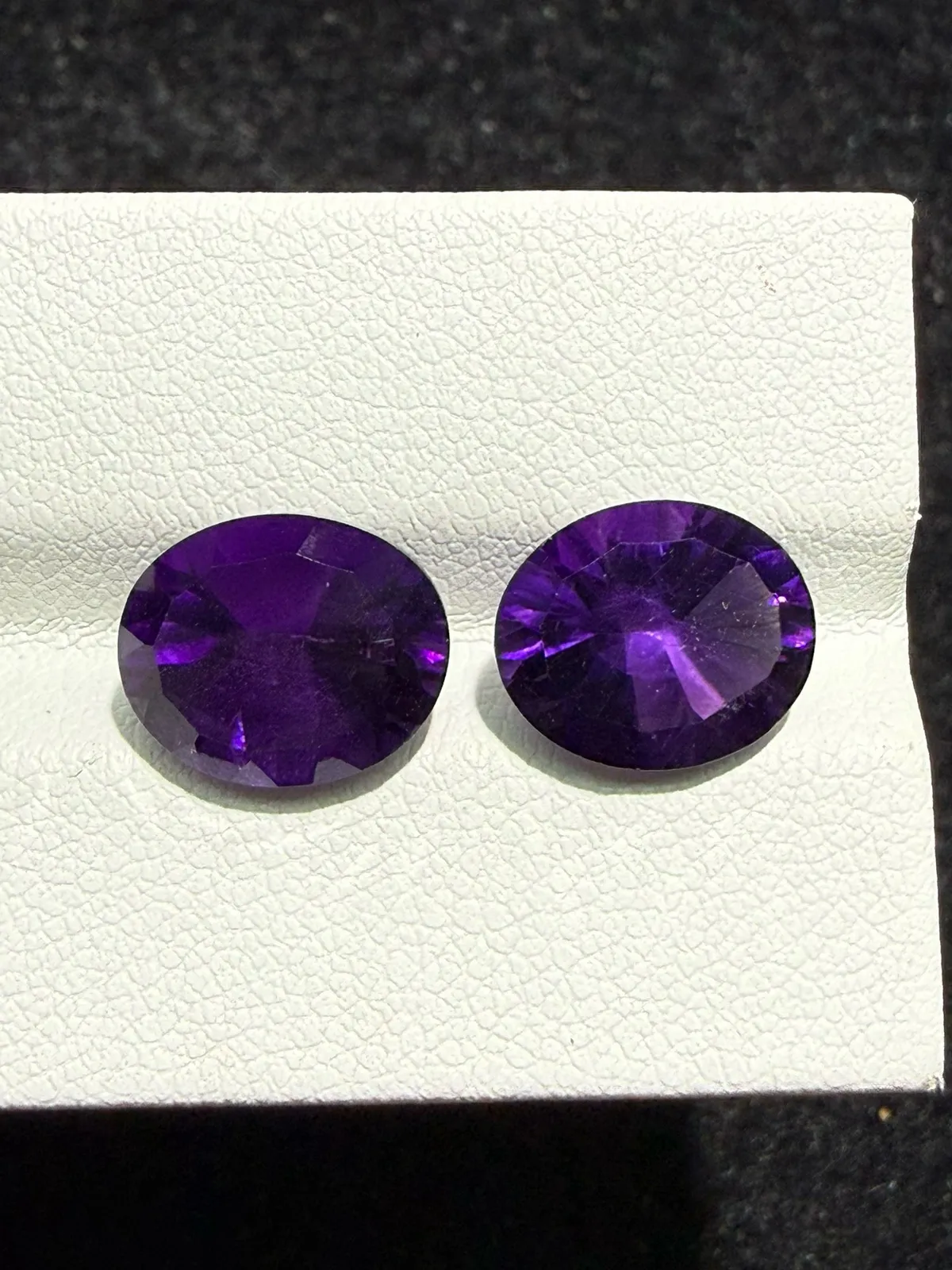 6.675ct天然紫水晶裸石，尺寸10.9*8.9*5.8mm，颜色美艳 ，晶体通透，火彩足