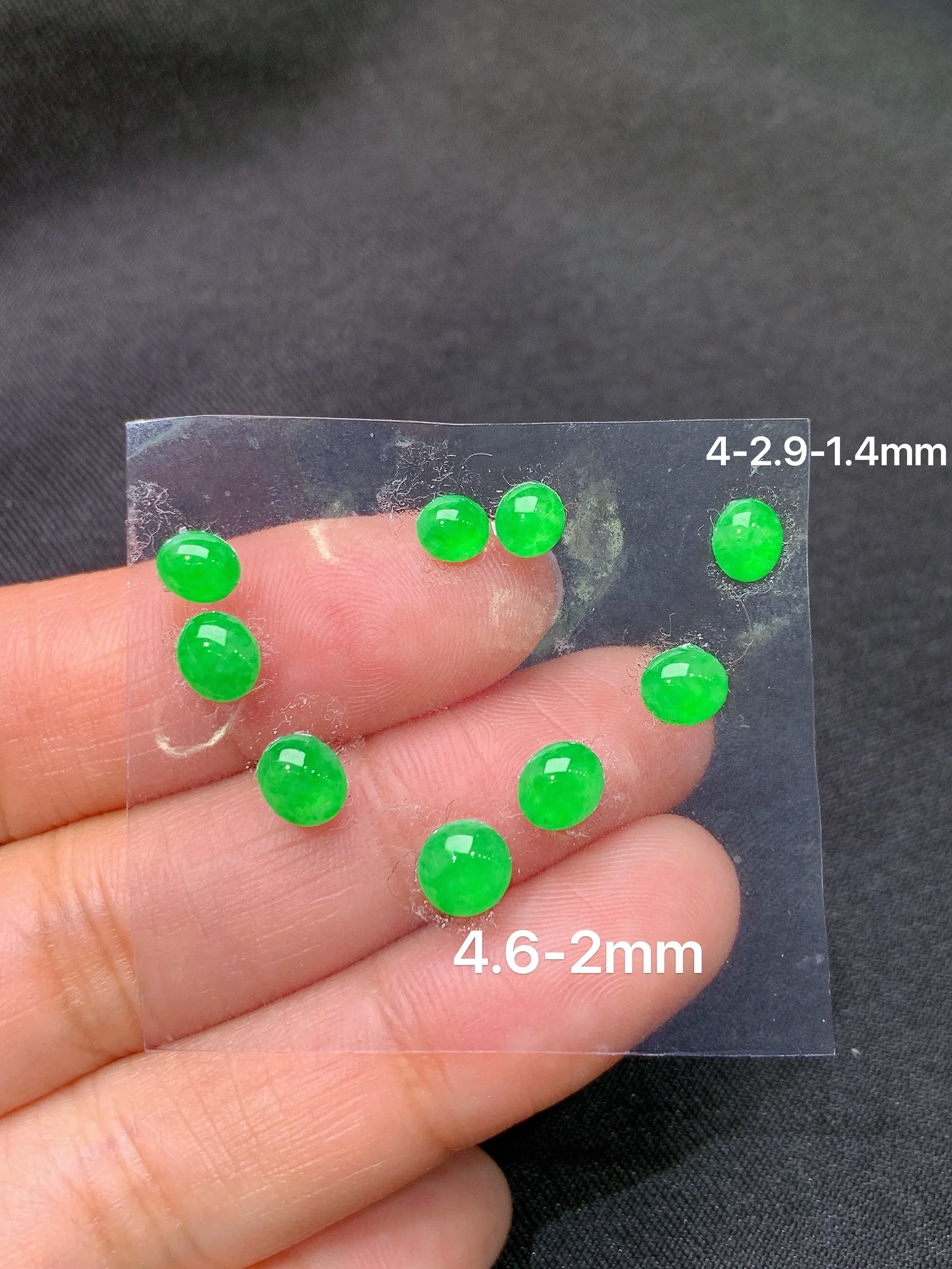 冰阳绿蛋面一手，镶嵌佳品，冰润色阳，种水足，整体尺寸4.6*2