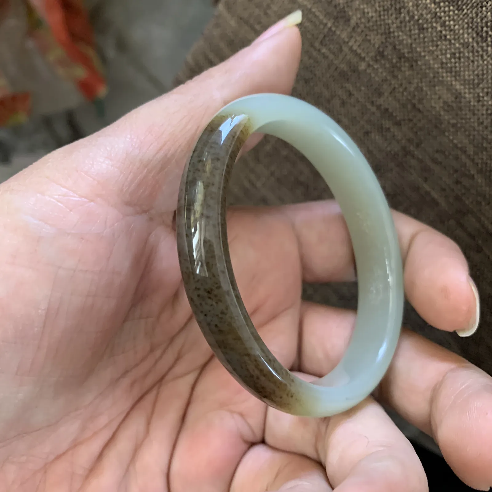 【超低价放楼】实际佩戴50到51圈口可以带，和田玉且末糖料贵妃手镯，内径55.1/45.8宽12重34.5克，品质好，料子好