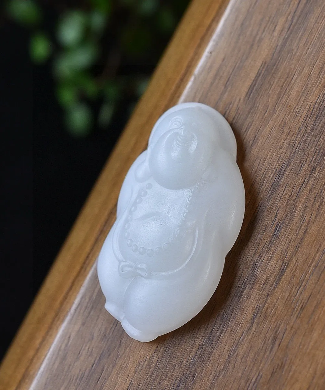 天然和田玉.羊脂玉.弥勒笑佛.立佛.玉坠.袒胸露腹.笑容可掬.量大福大.大肚能容.容天下难容之事.开口便笑.笑世间可笑之人.寓意大肚无忧.笑口常开.品质保证.全国复检.尺寸46/25.3/9重16.38克.