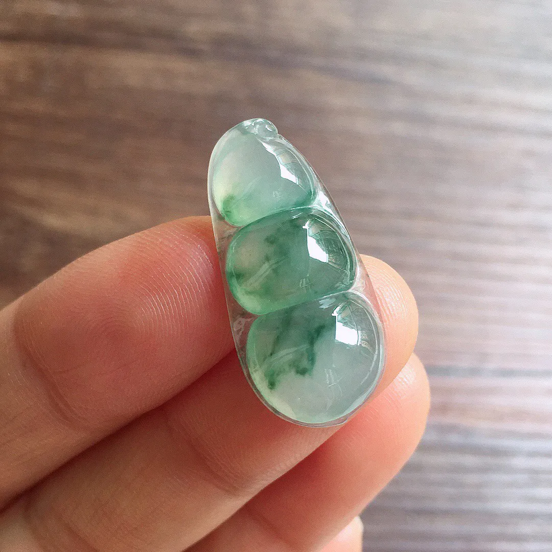 冰飘花福豆，镶嵌佳品，冰润细腻，种水足，整体尺寸27.2*12.6*5.6