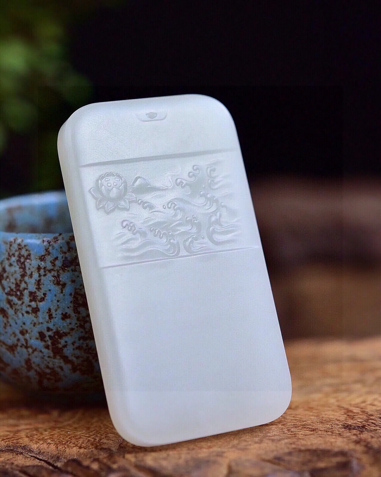 天然和田玉.羊脂玉.坐莲观音.玉牌.玉质油润.雕琢精湛.端庄秀美.品性慈悲.菩萨可以保佑我们逢凶化吉