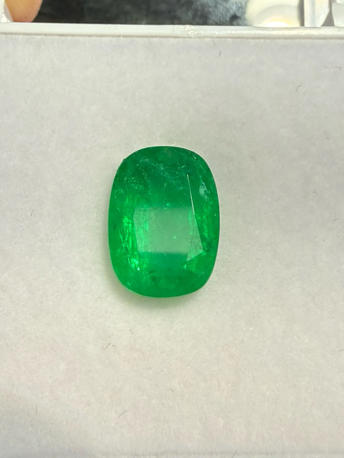 3.38ct天然祖母绿裸石，尺寸11.1*8.1*5.2 毫米，晶体微棉，颜色美艳