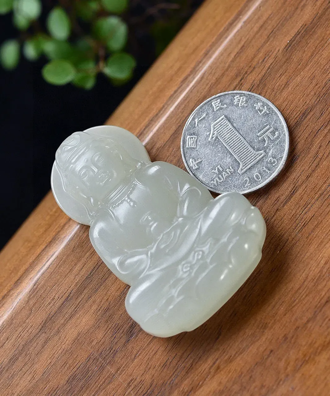 ￼天然和田玉.立体雕刻.坐莲观音.净瓶观音.玉坠.端庄秀美.品性慈悲.菩萨保佑.逢凶化吉.万事顺心.远离杂念.心境平和.谐音官印.寓意官运亨通.学业有成.拥有大好的锦绣前程.尺寸52.4/36.3/11.5重35.93克.