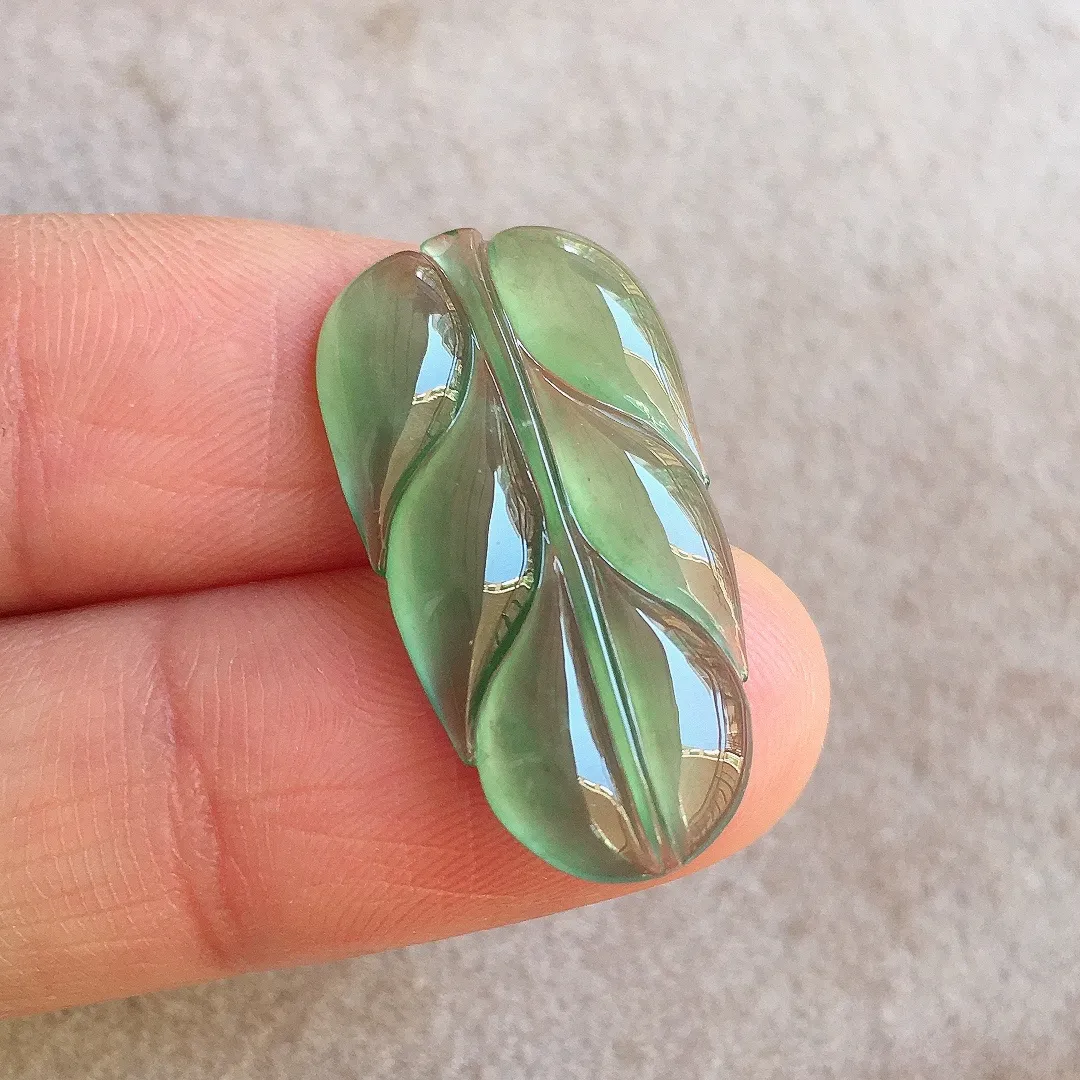 冰晴底树叶，镶嵌佳品，冰润细腻，种水足，整体尺寸25.9*14*2.8