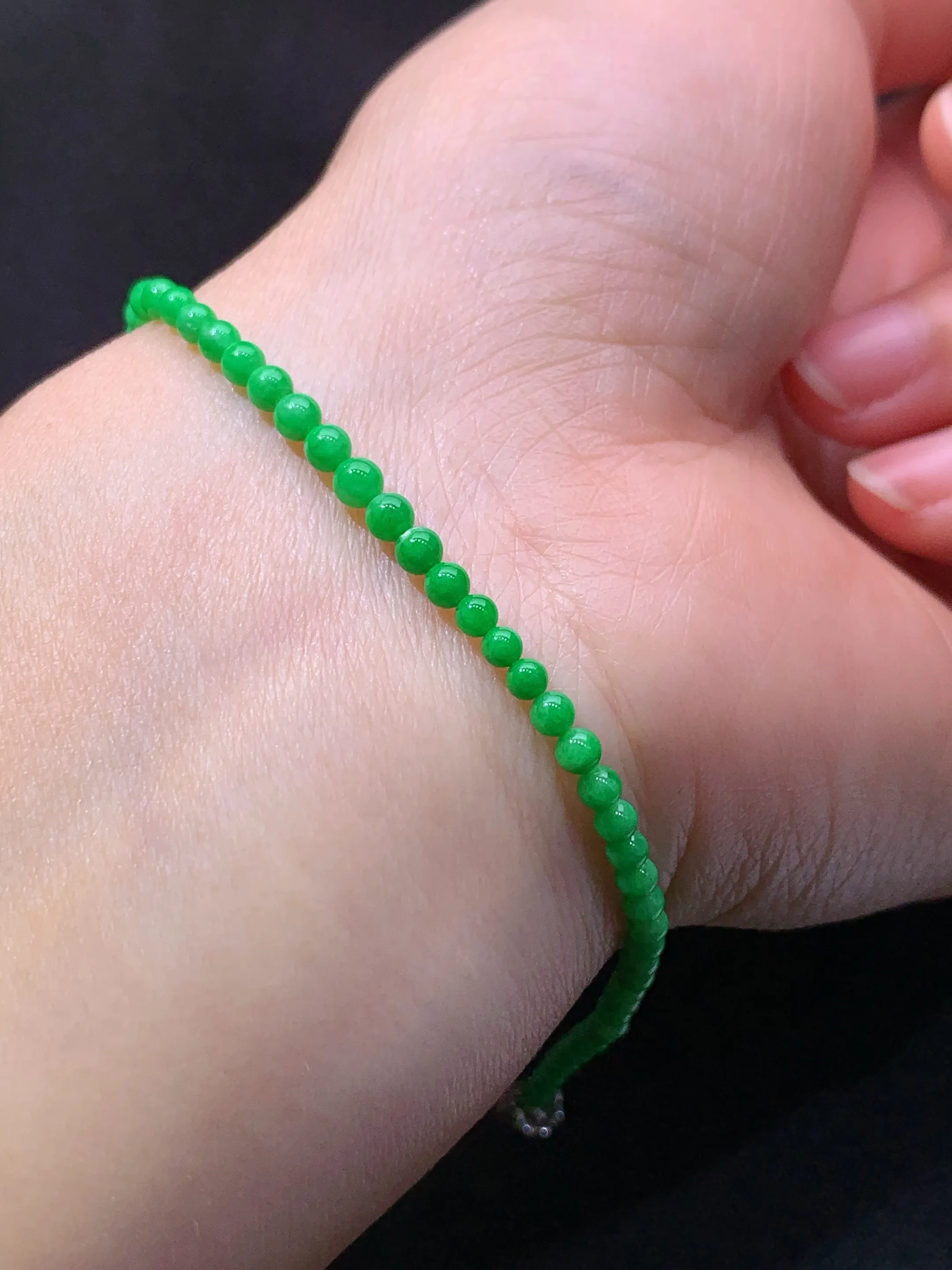 冰阳绿小米珠手串，手链，冰润色阳，玉质细腻，种水足 整体尺寸3