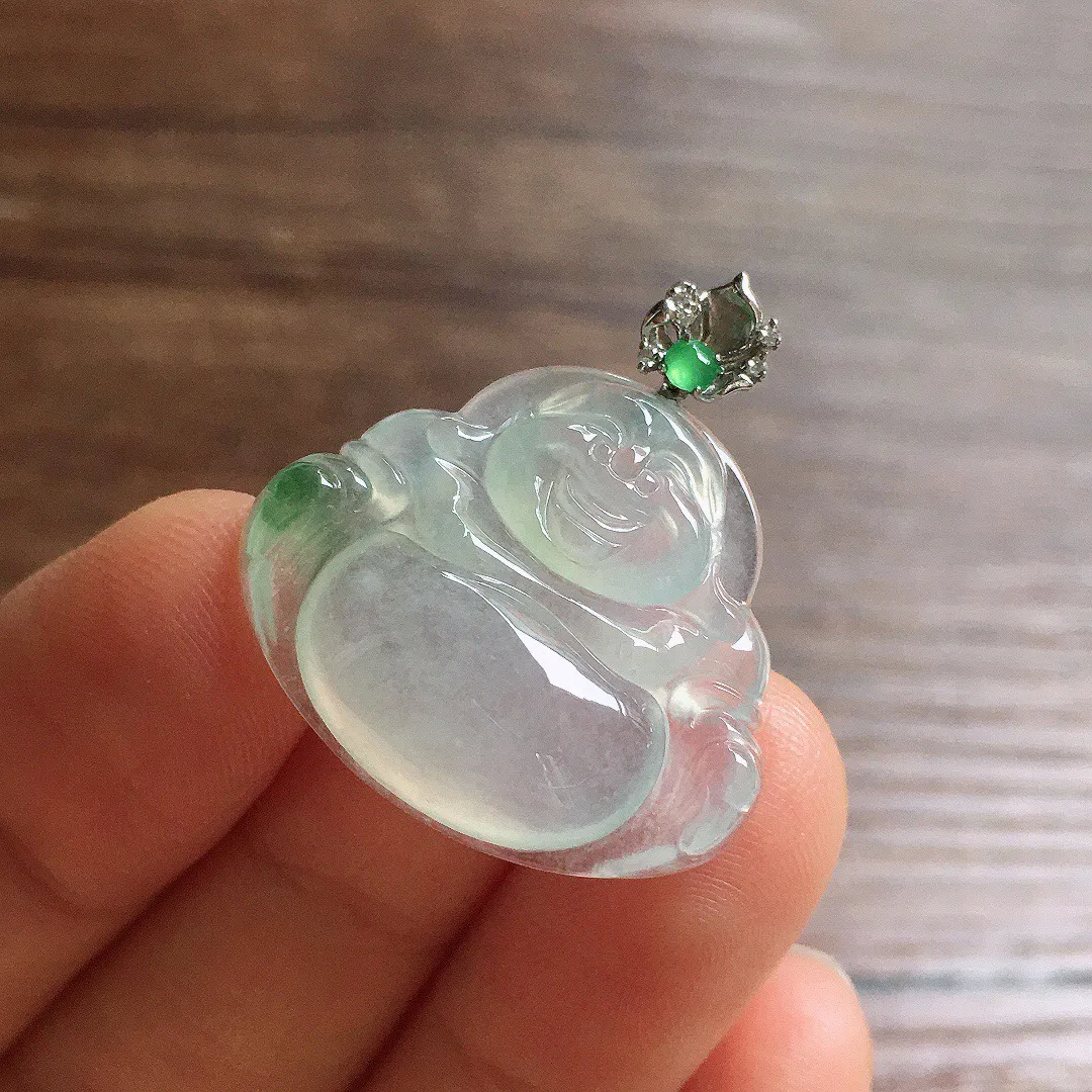 冰飘花笑佛吊坠，18k金镶嵌，冰润细腻，品相好，种水足，整体尺寸27.8*25.6*5.4