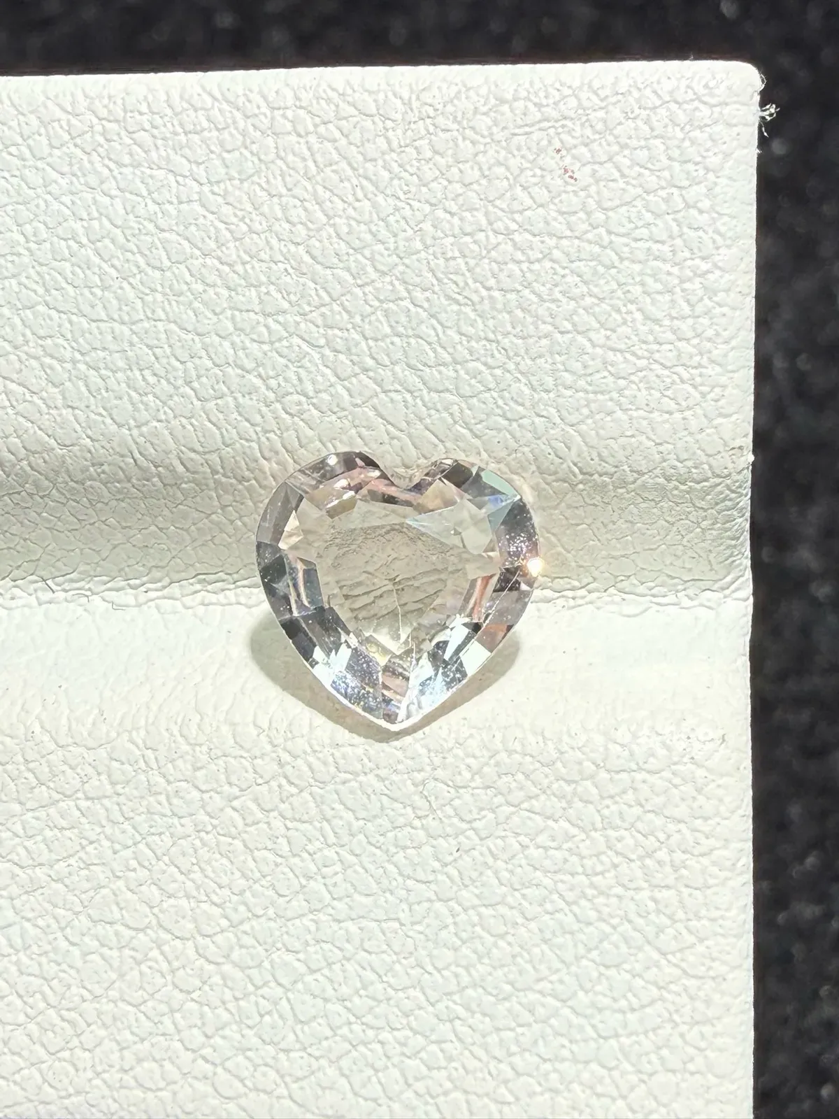 1.275ct天然摩根石裸石，颜色美艳，晶体通透，火彩足，尺寸7.9*7.6*3.8mm