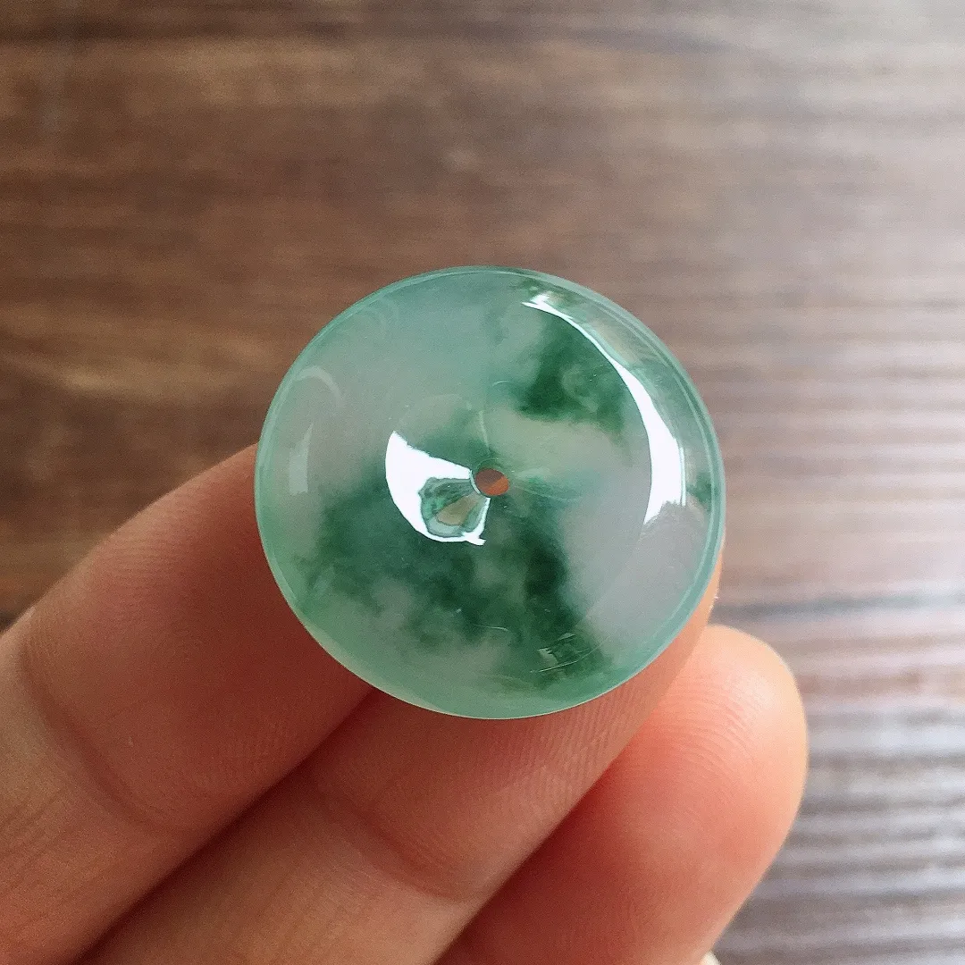 冰飘花平安扣，冰冰润润，玉质细腻，种水足，整体尺寸22.5*5.6