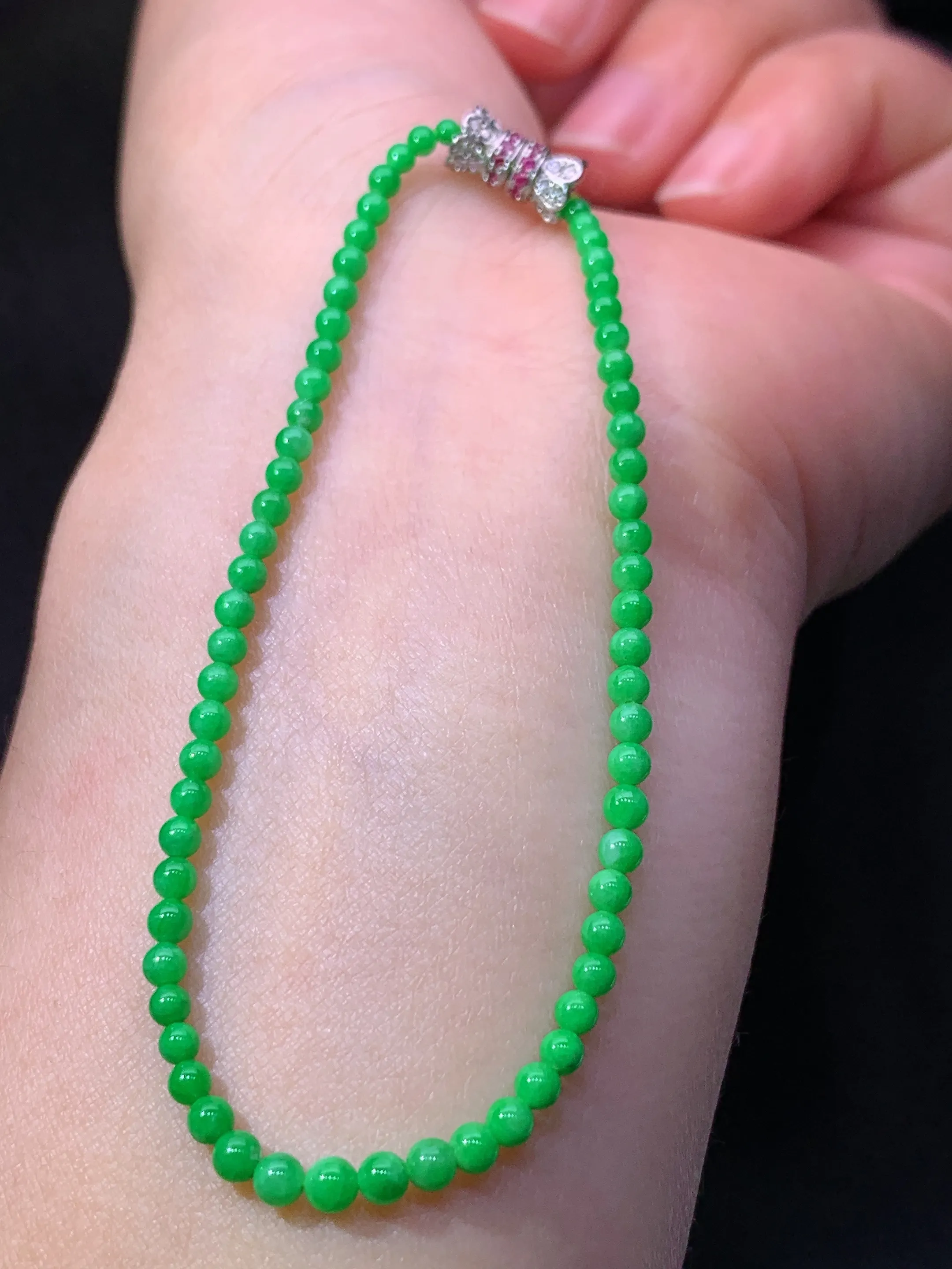 冰阳绿小米珠手串，手链，冰润色阳，玉质细腻，种水足 整体尺寸3