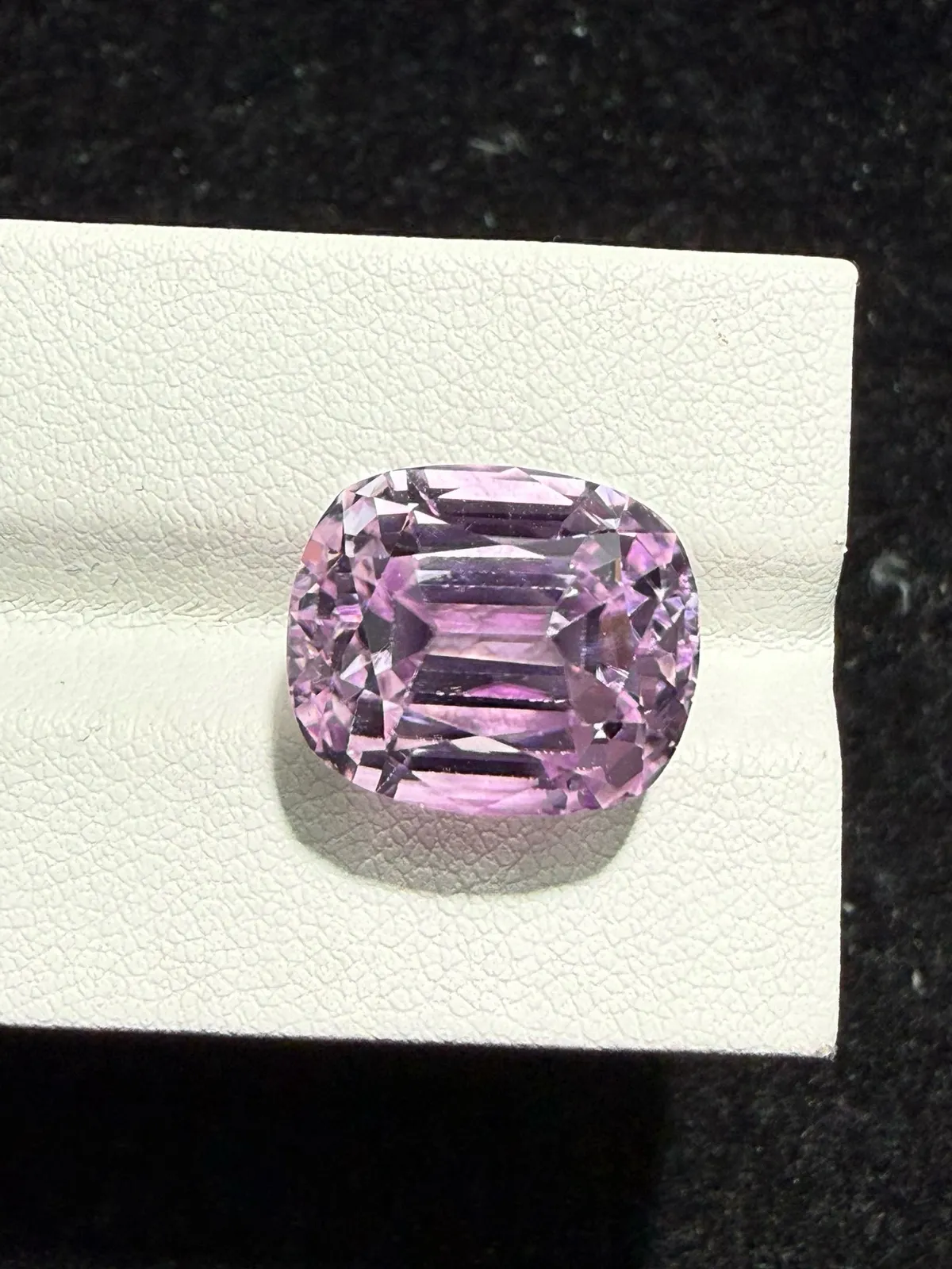 17.435ct天然紫锂辉裸石，颜色美艳，晶体干净，火彩足，尺寸14.5×12.3×11.7mm