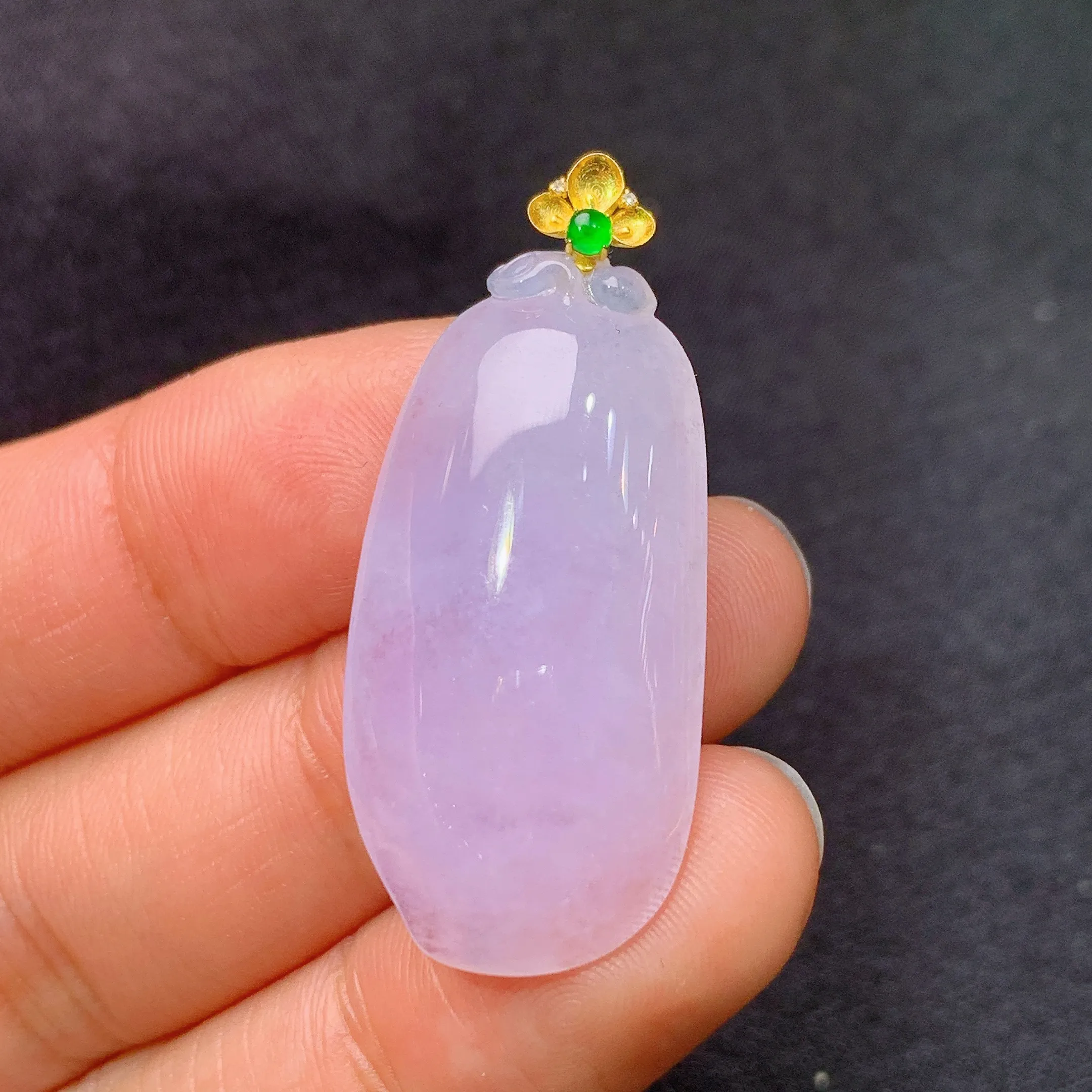 冰紫罗兰福瓜吊坠，18k金镶嵌，温润细腻，颜色鲜艳，整体尺寸27*16*6.6