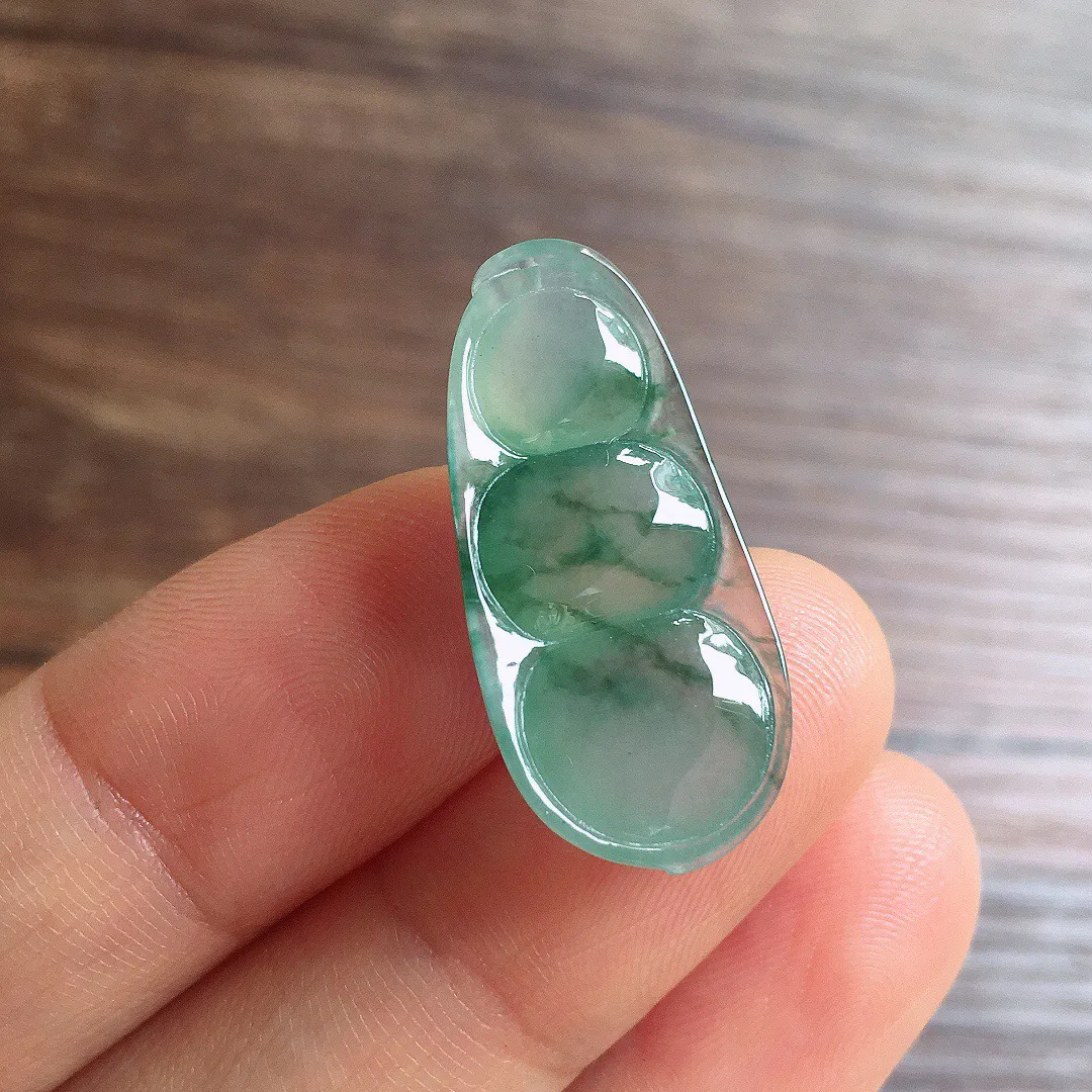 冰飘花福豆，镶嵌佳品，冰润细腻，种水足，整体尺寸27.2*12.6*5.6