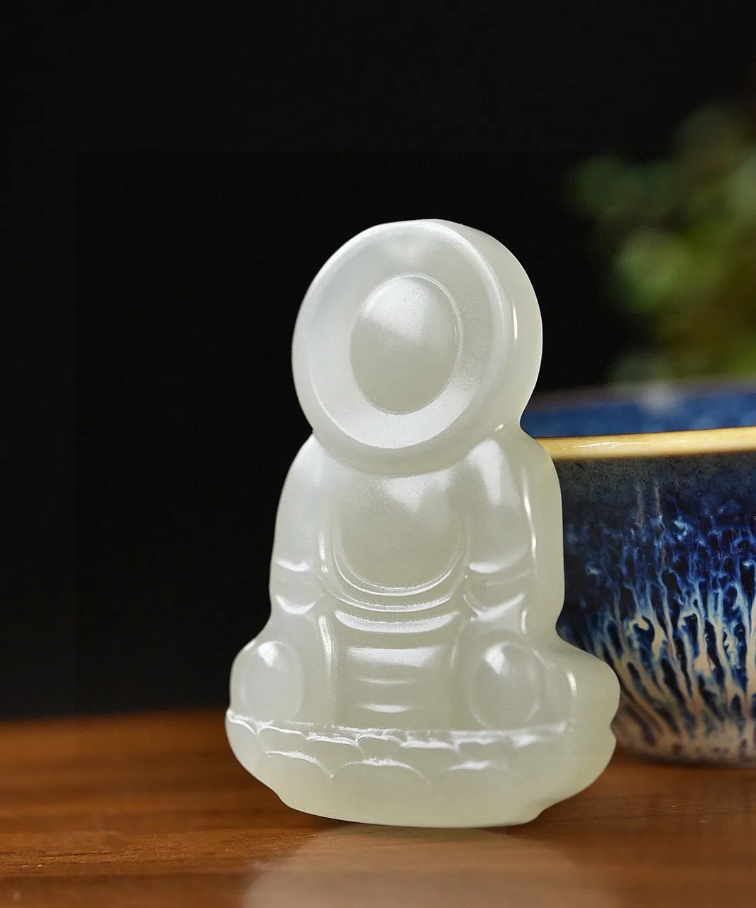 ￼天然和田玉.立体雕刻.坐莲观音.净瓶观音.玉坠.端庄秀美.品性慈悲.菩萨保佑.逢凶化吉.万事顺心.远离杂念.心境平和.谐音官印.寓意官运亨通.学业有成.拥有大好的锦绣前程.尺寸52.4/36.3/11.5重35.93克.