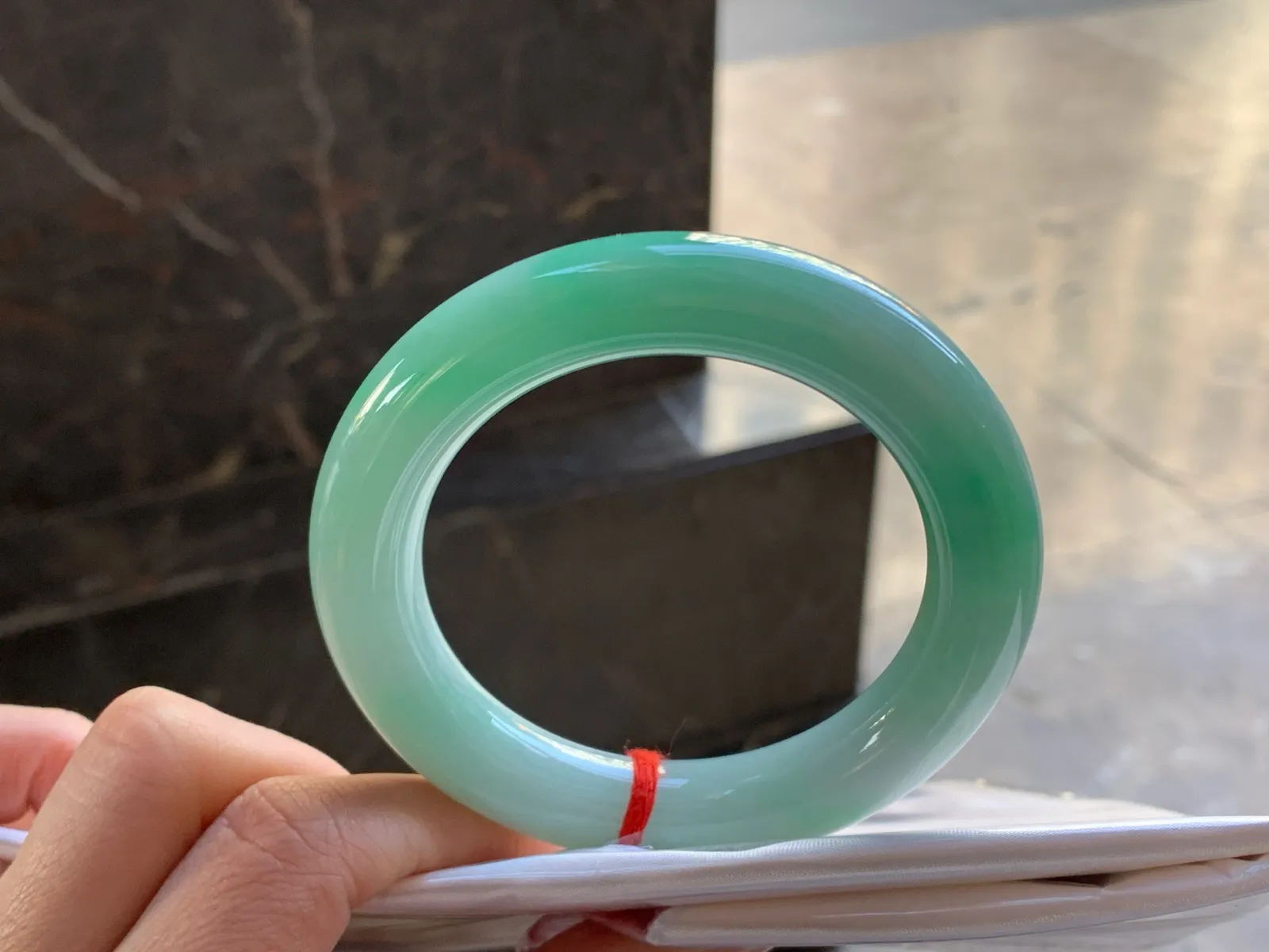 55-12.5

绿色圆条手镯^_^