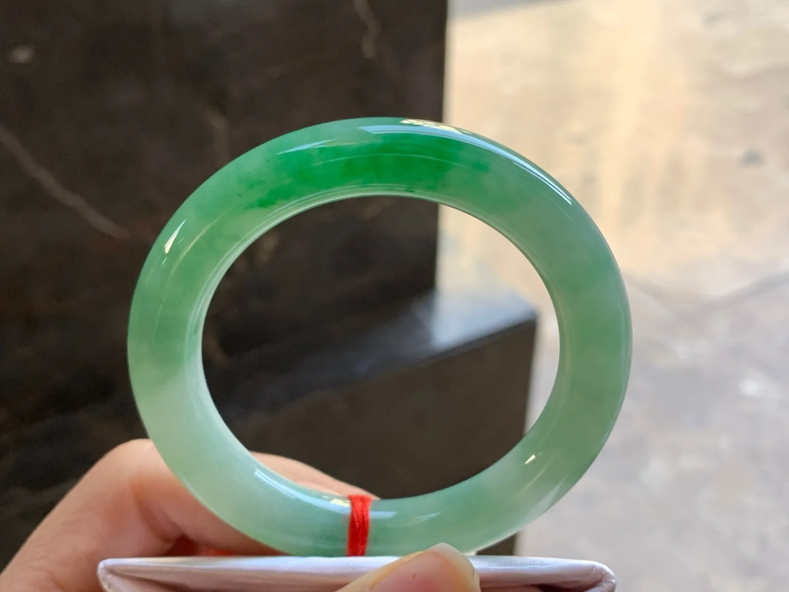 52-10.5

绿色圆条手镯^_^鲜艳