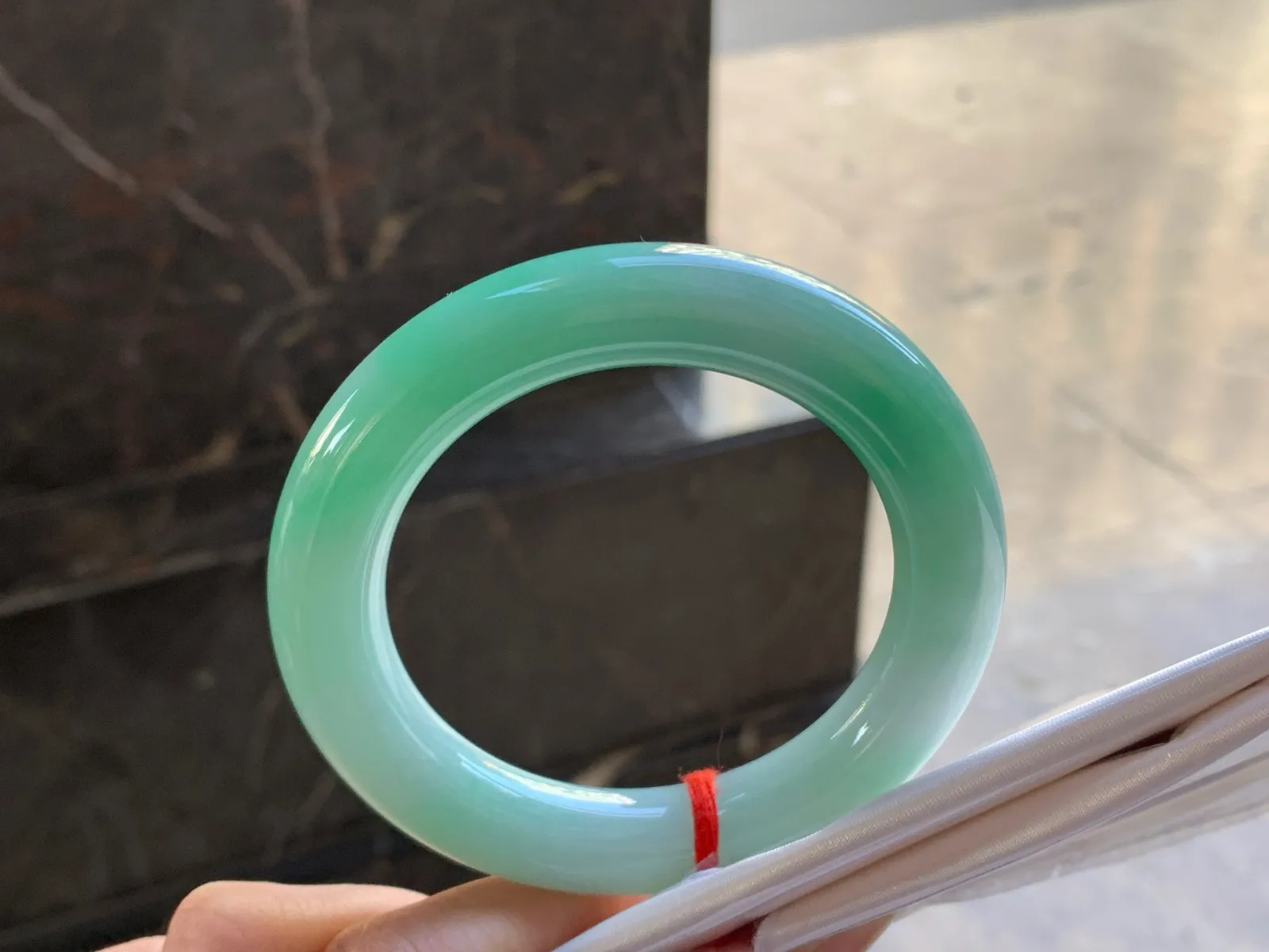 55-12.5

绿色圆条手镯^_^